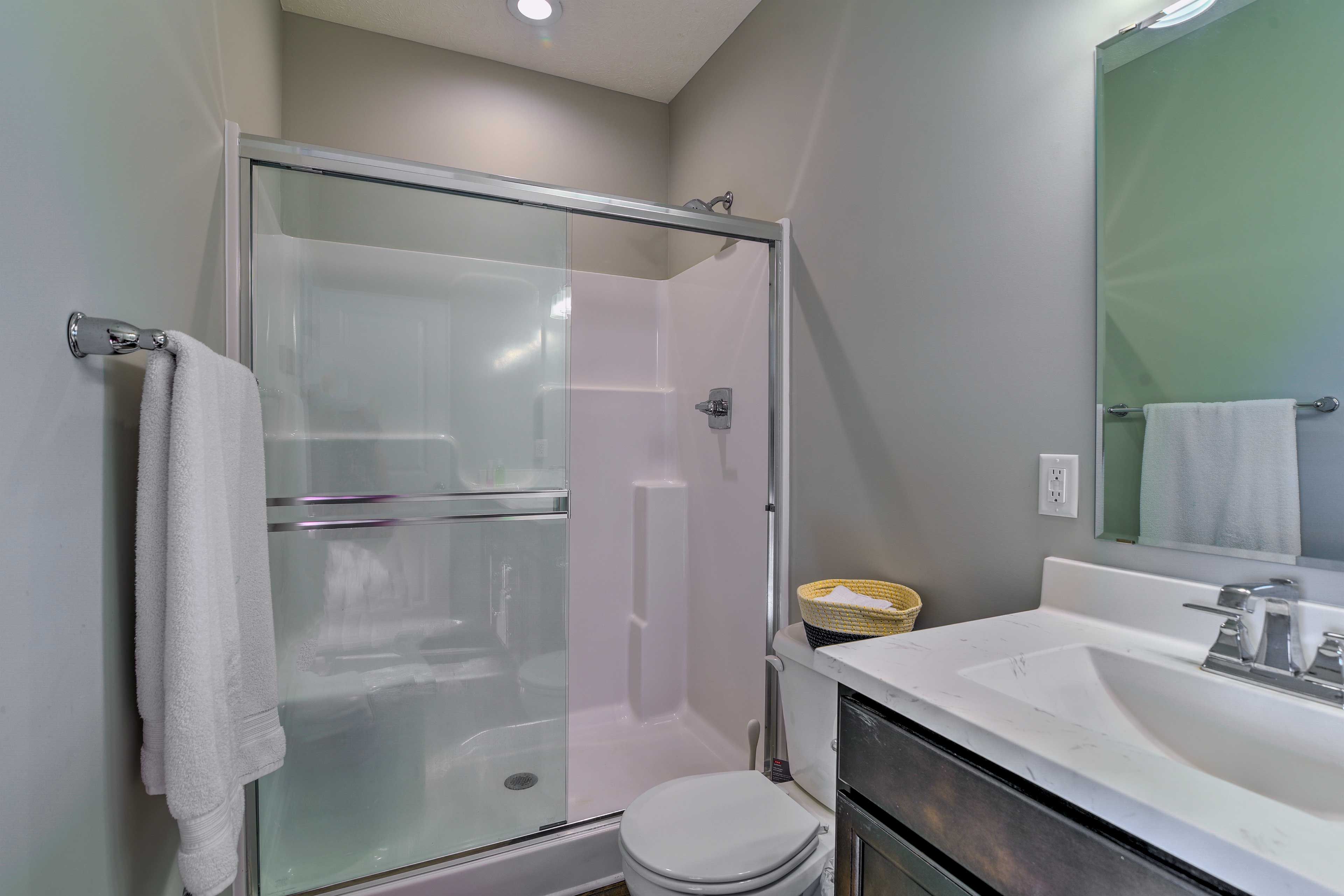 Full Bathroom | Complimentary Toiletries