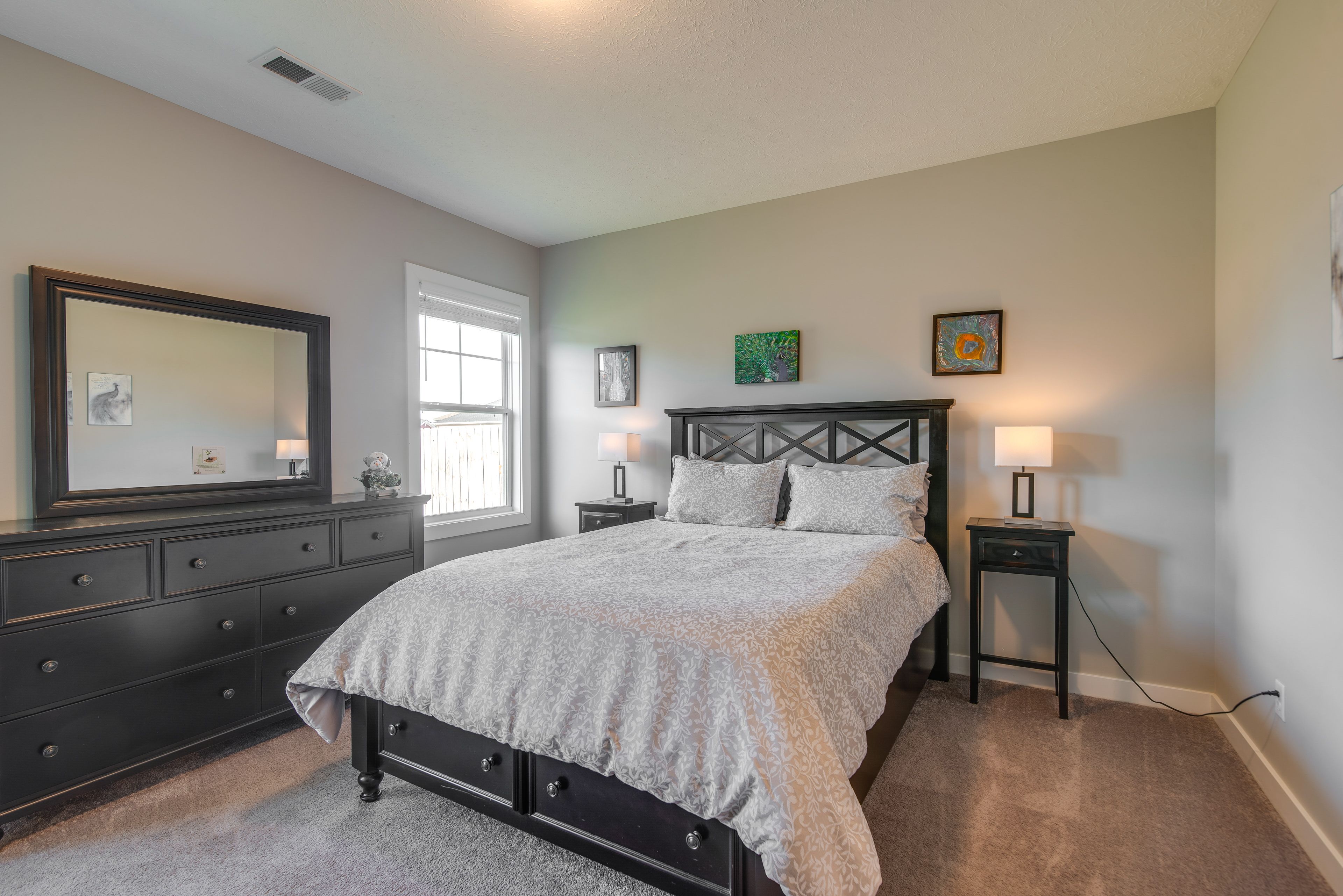 Bedroom 1 | Queen Bed