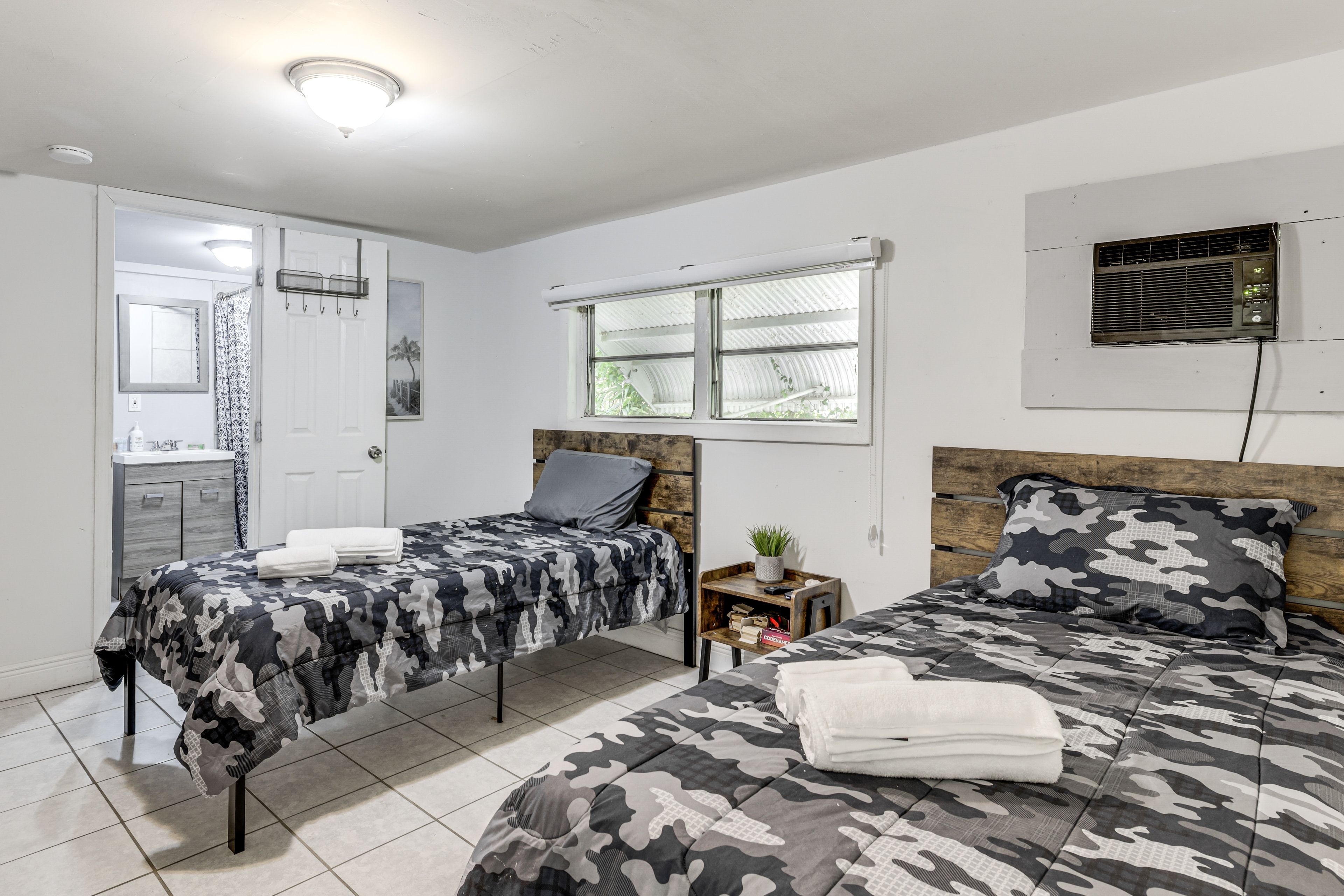 Bedroom 2 | 2 Twin Beds