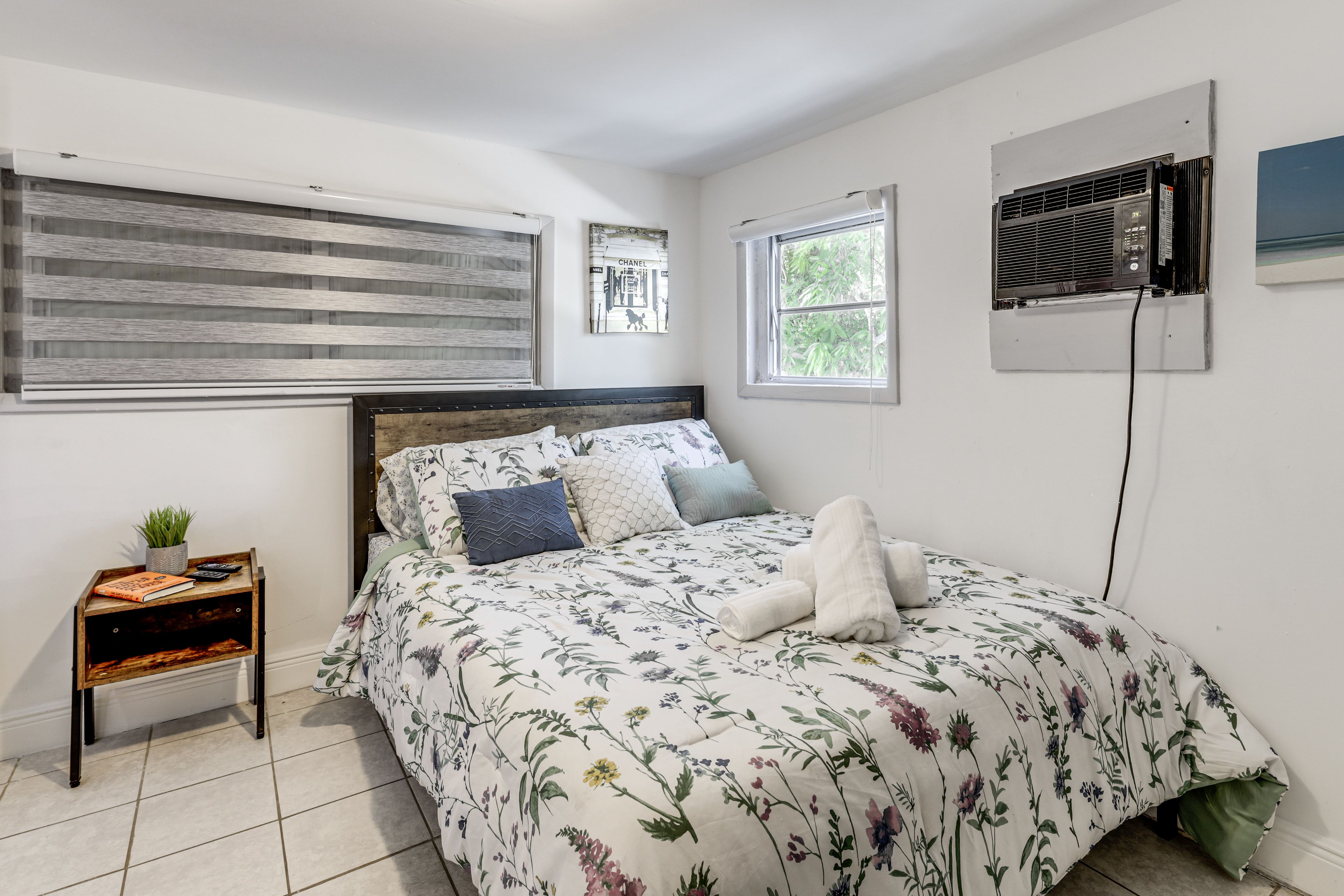 Bedroom 1 | Queen Bed