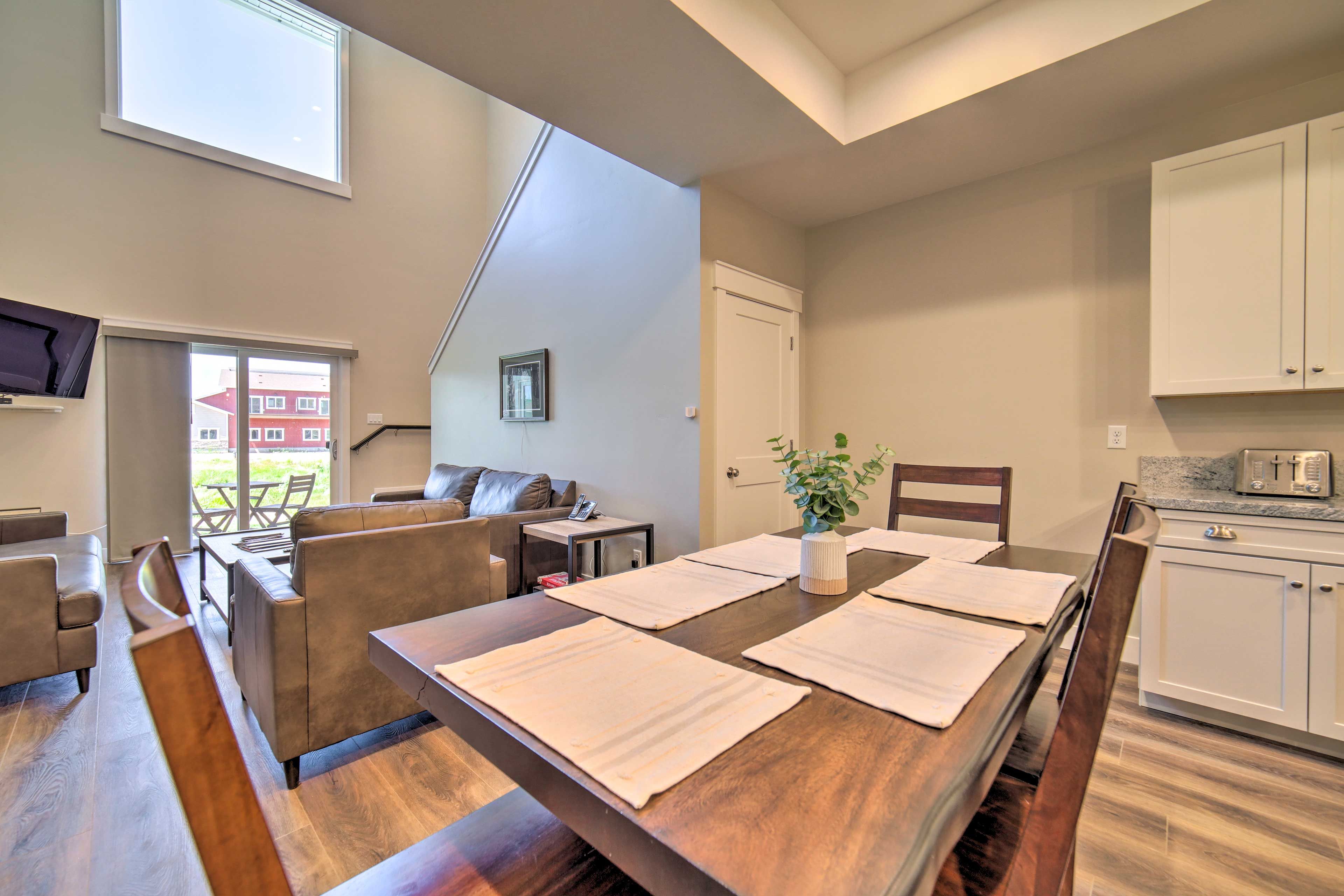 Dining Area | Dishware & Flatware
