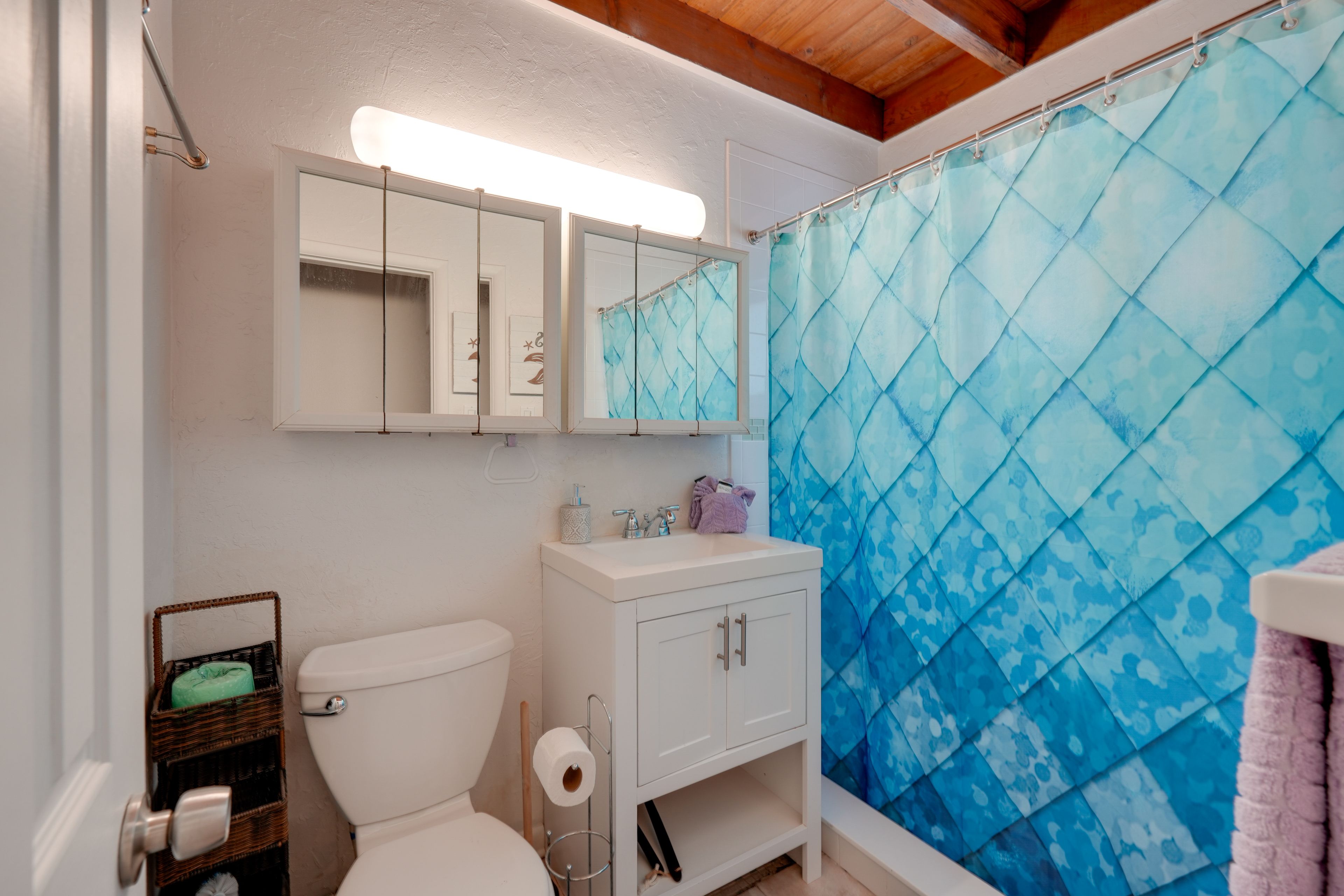 Full Bathroom | Complimentary Toiletries | Linens & Towels