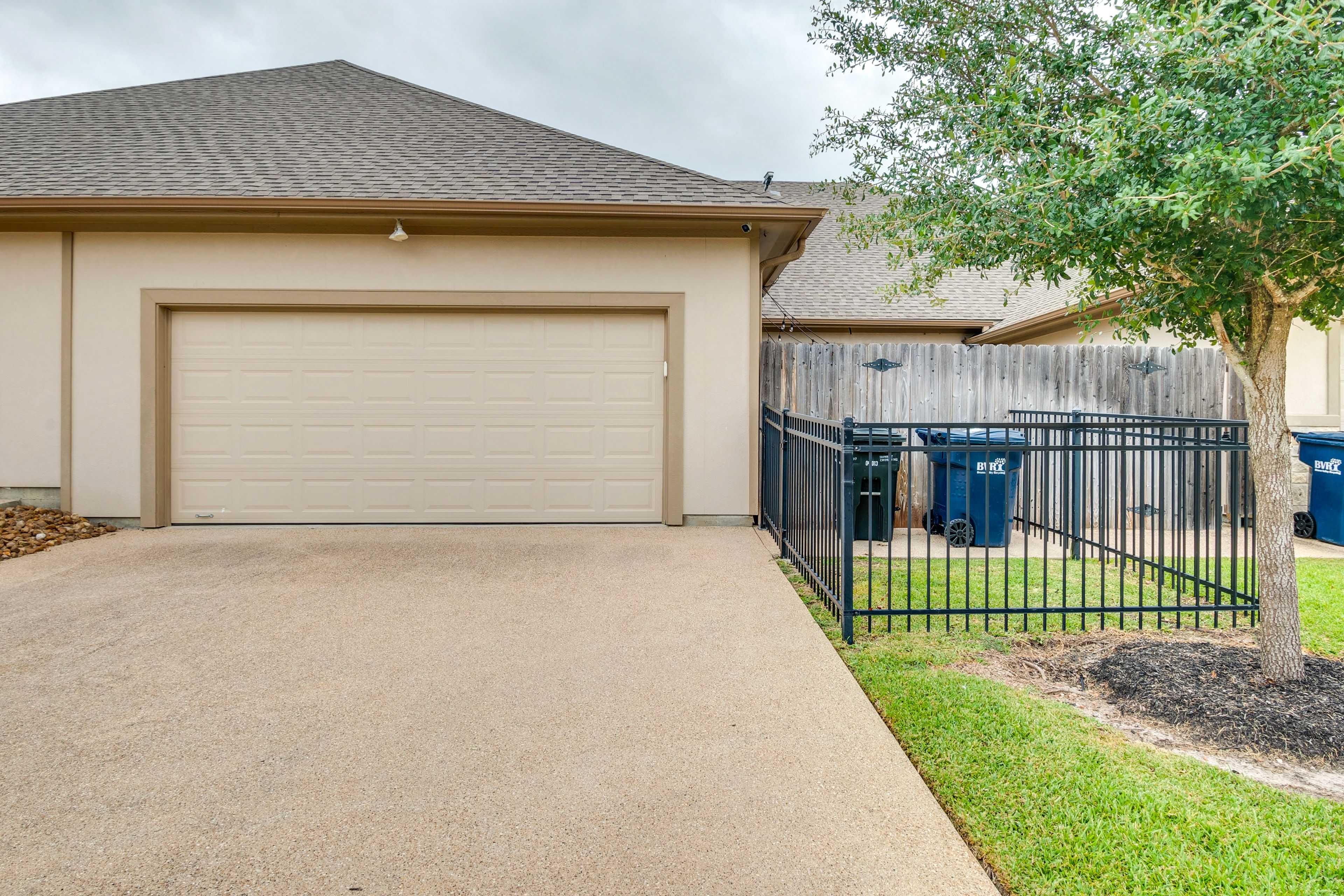 Driveway Parking (1 Vehicle) | Garage (1 Vehicle)