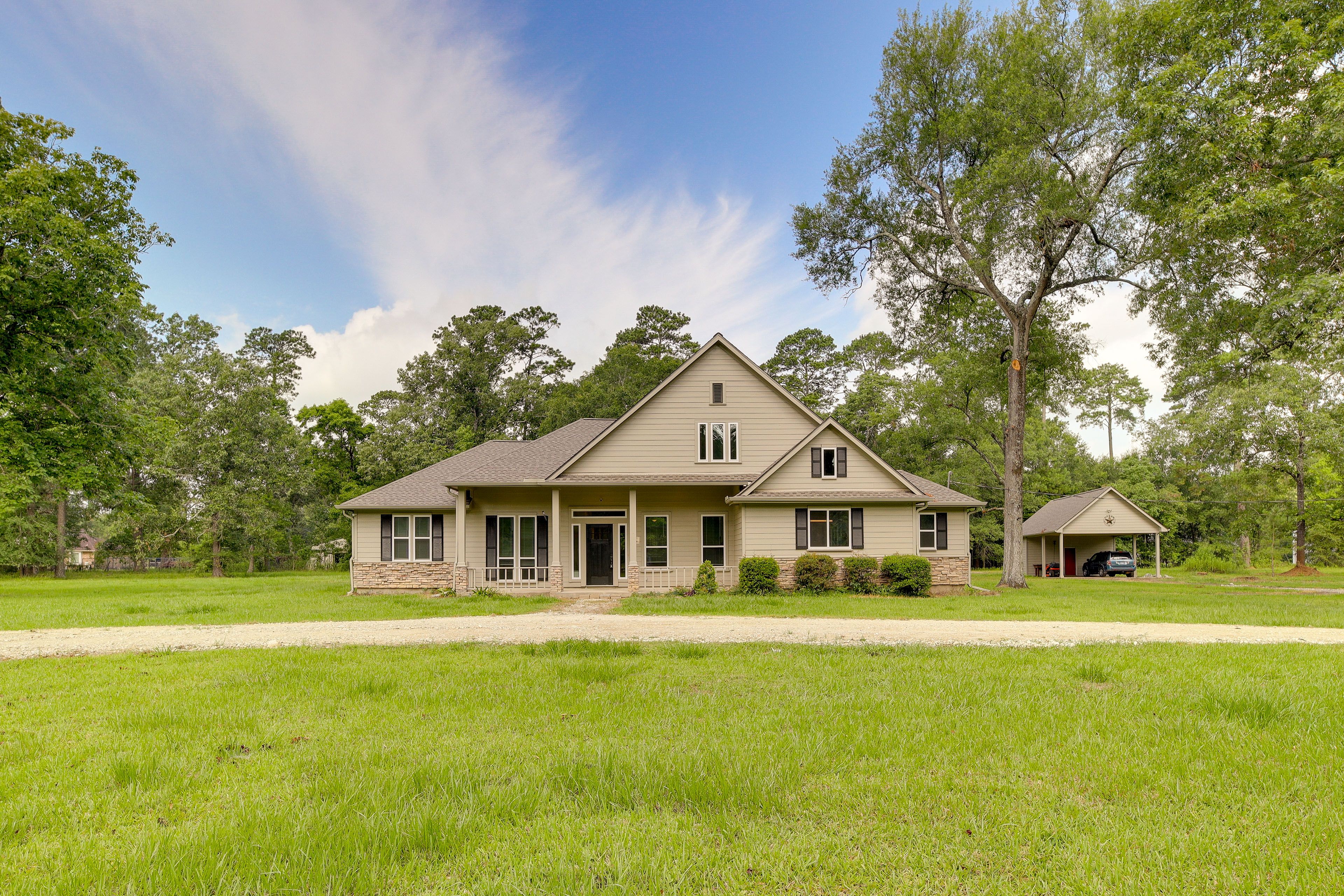 Dayton Vacation Rental | 3BR | 2.5BA | Steps Required | 3,100 Sq Ft