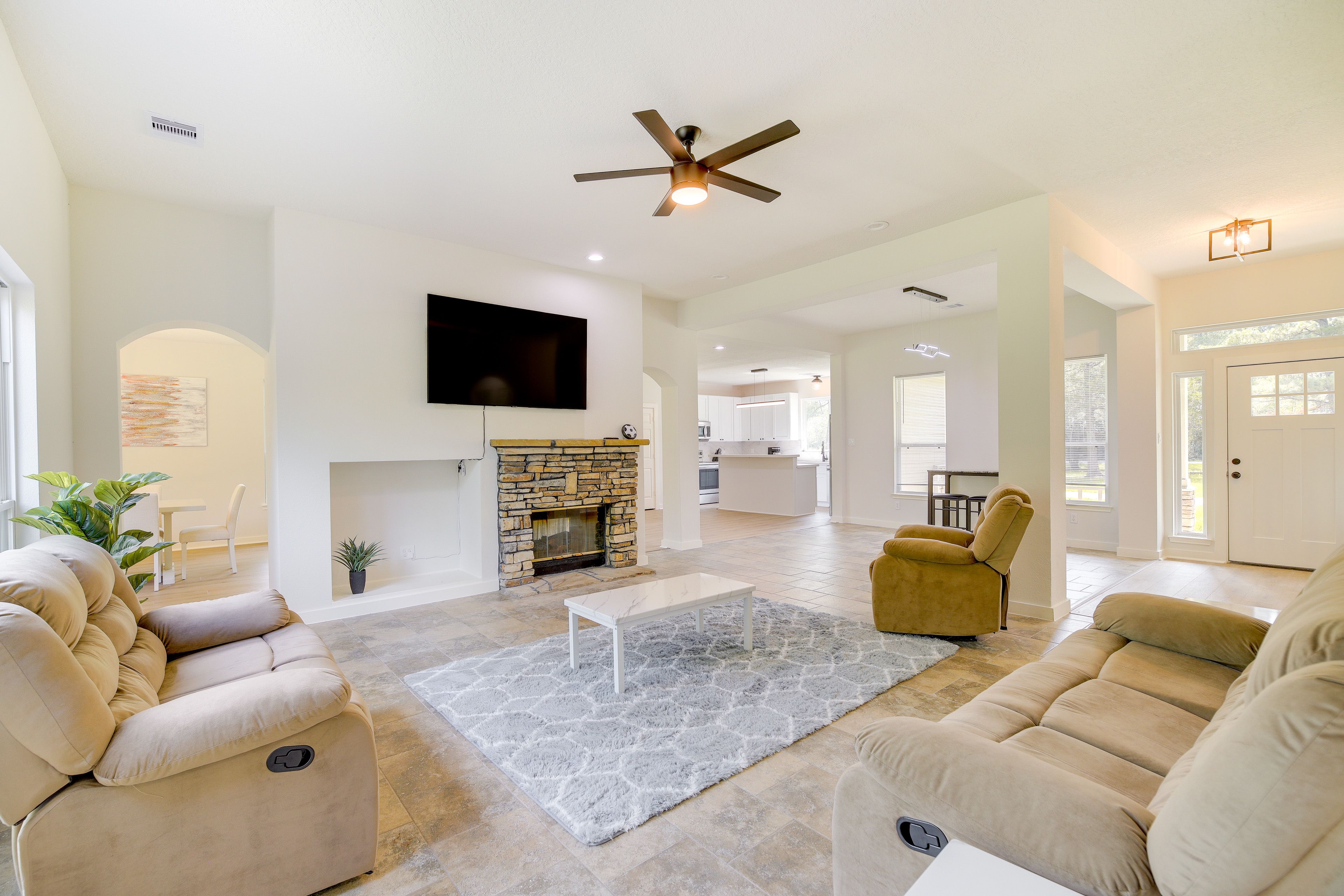 Living Room | Smart TV | Central A/C