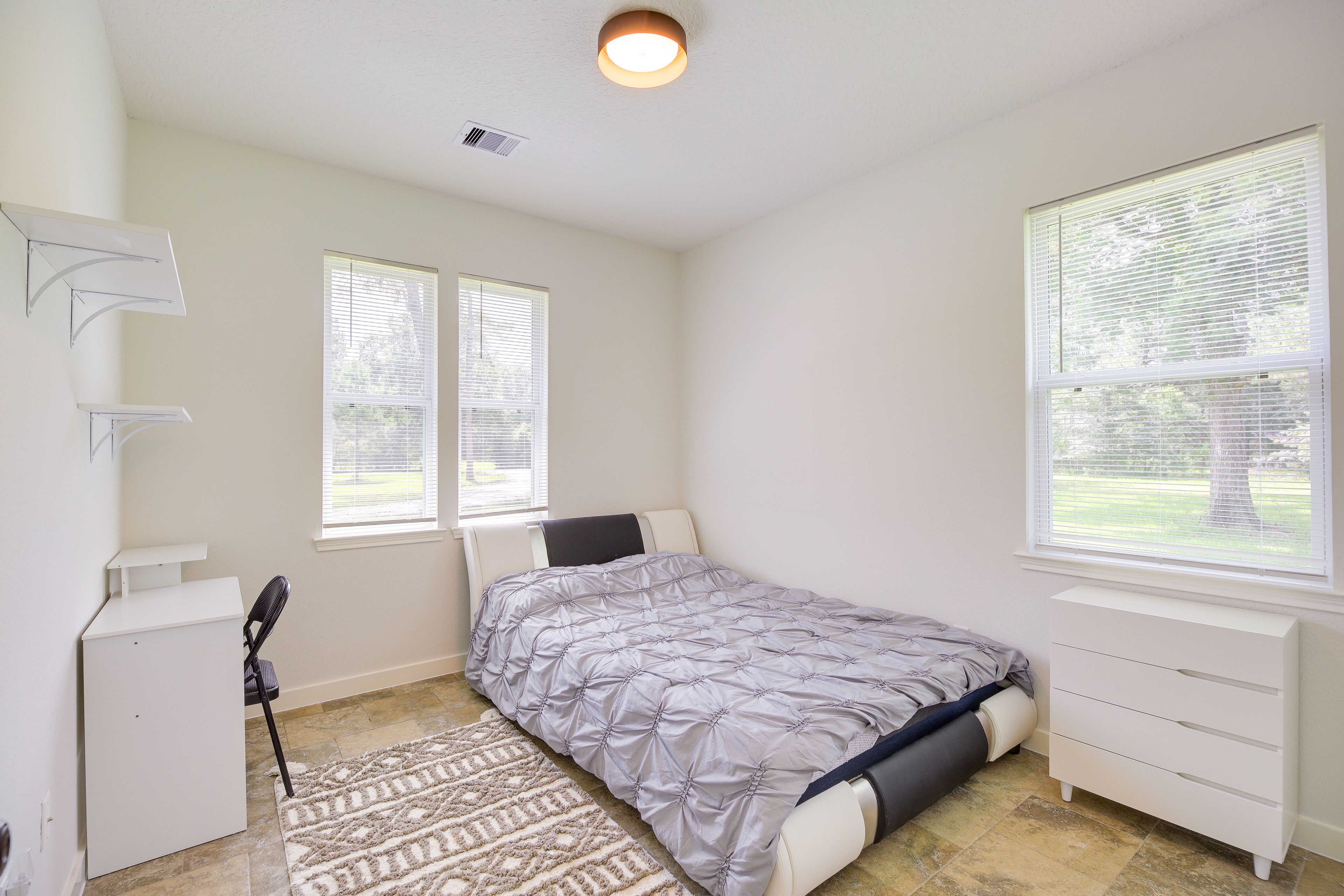 Bedroom 2 | Queen Bed