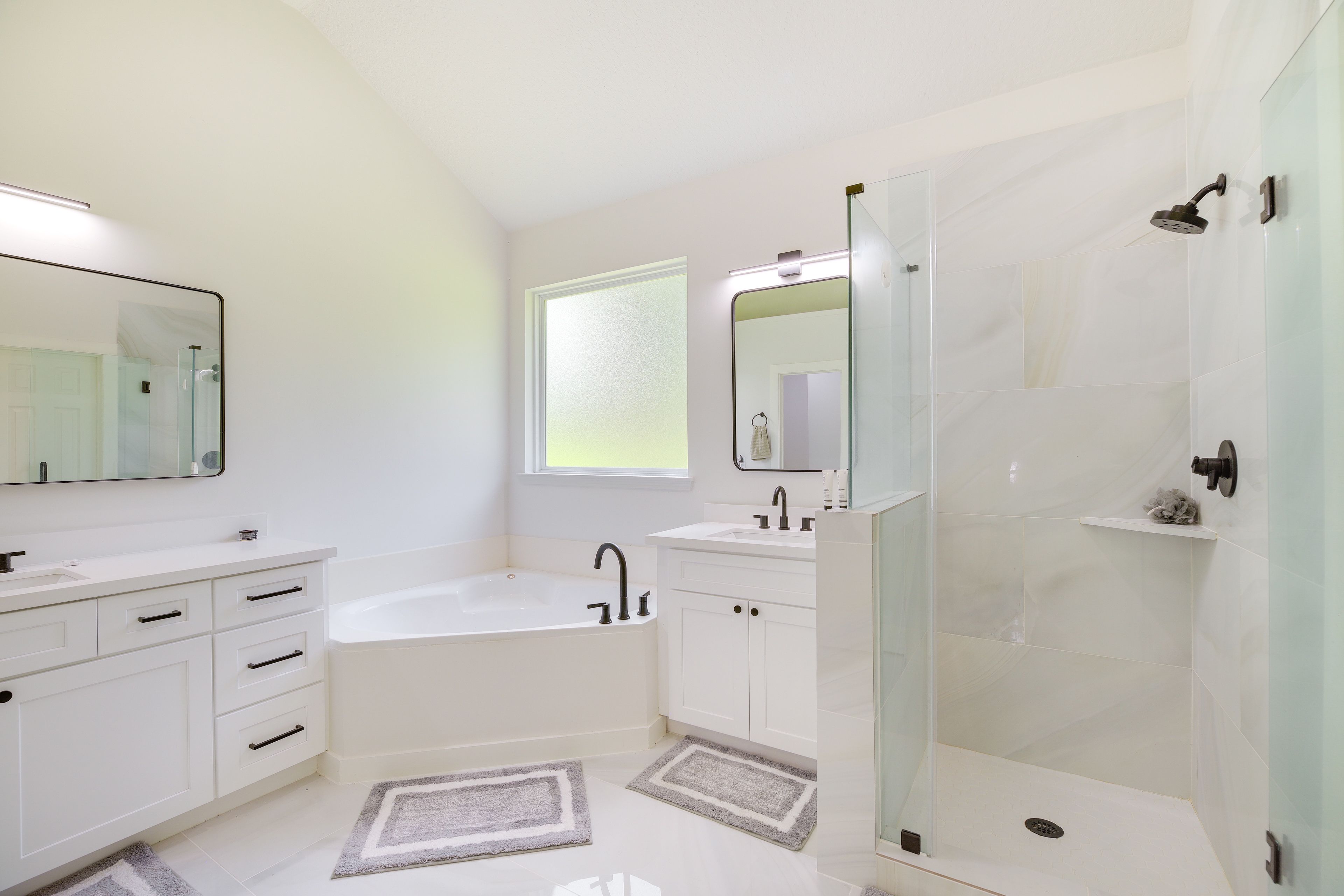 En-Suite Bathroom | Towels Provided