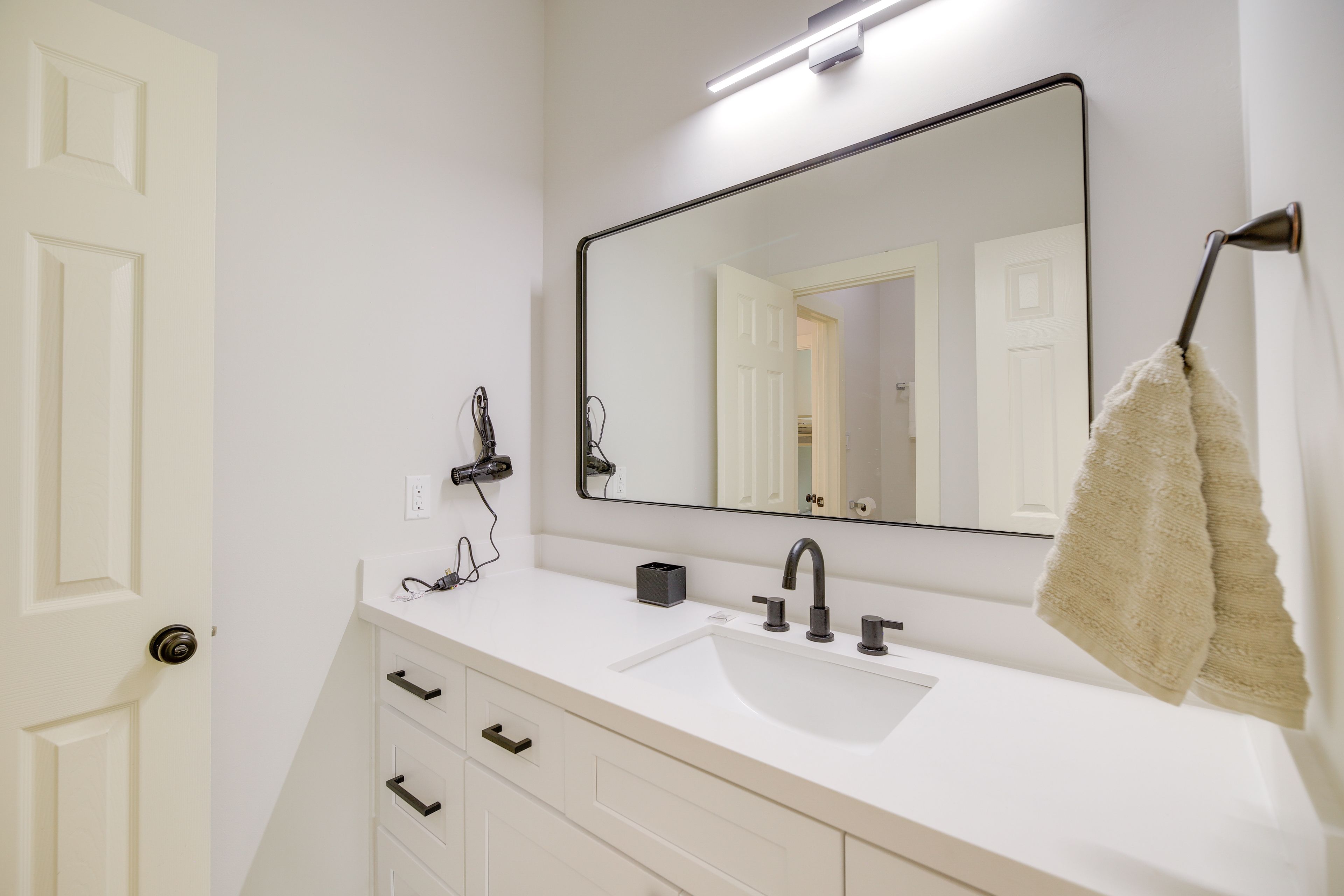 Full Bathroom | Complimentary Toiletries