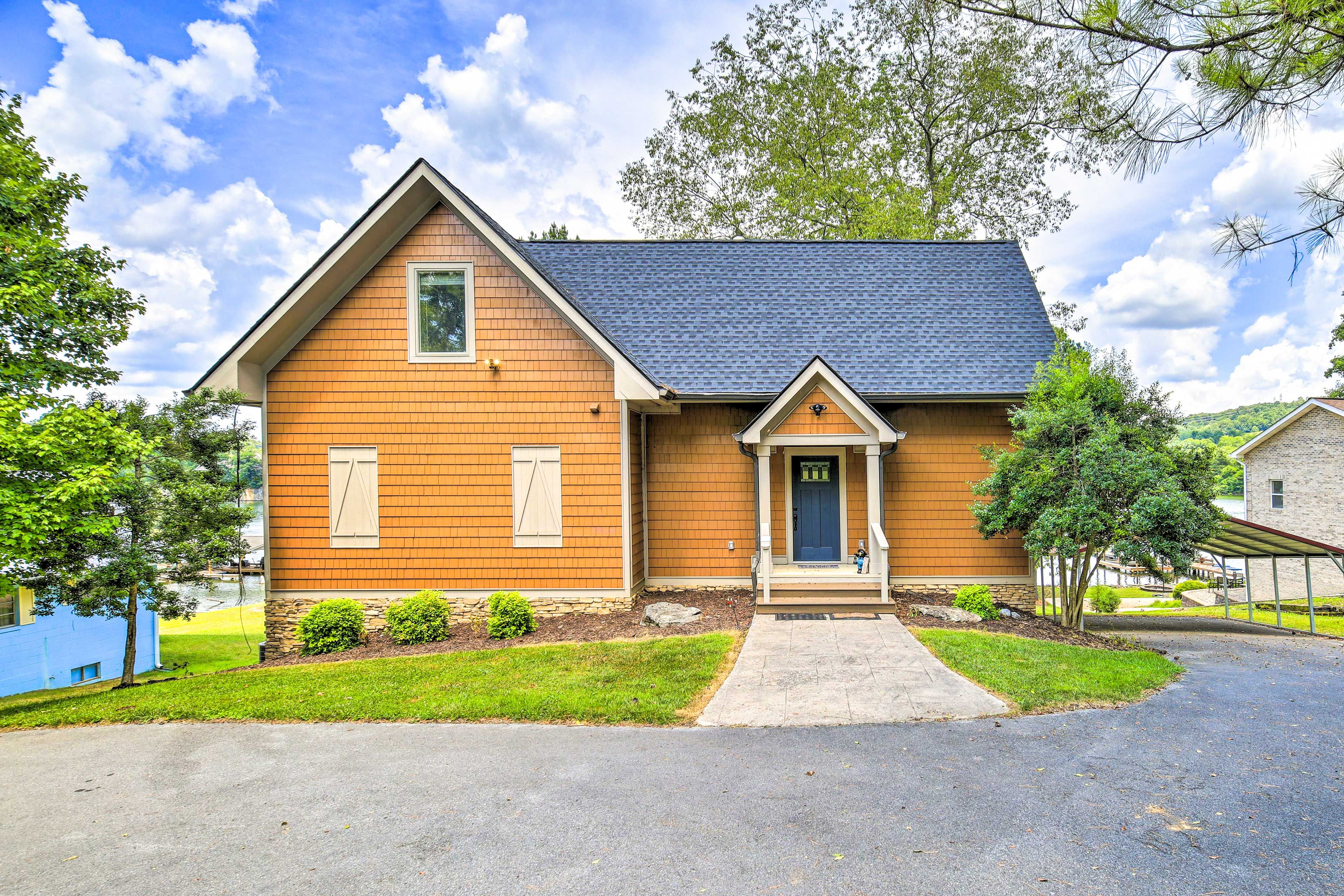 Home Exterior | 1 External Security Camera