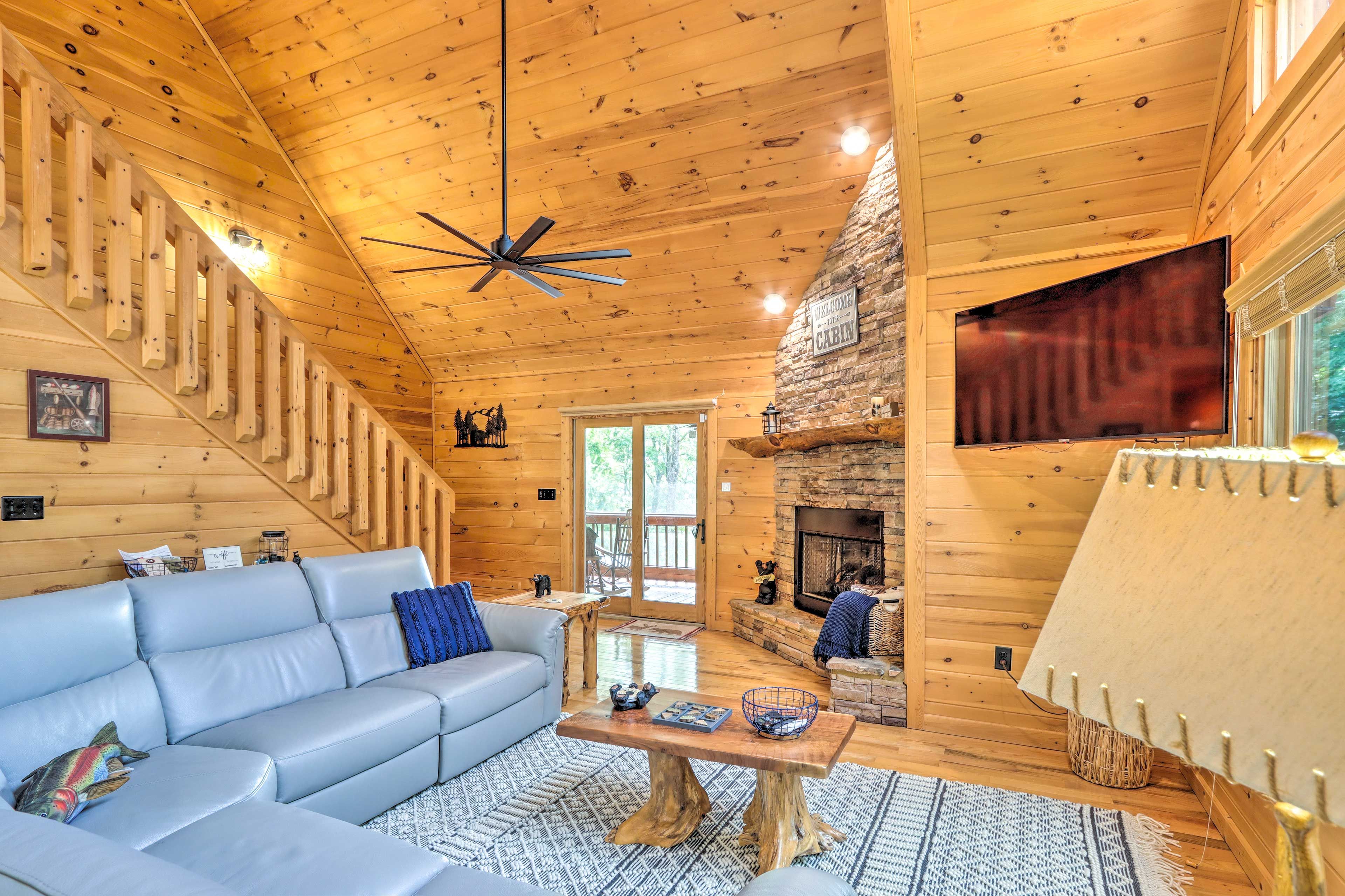 Living Room | Sleeper Sofa | Smart TV w/ Cable | Central A/C & Heating