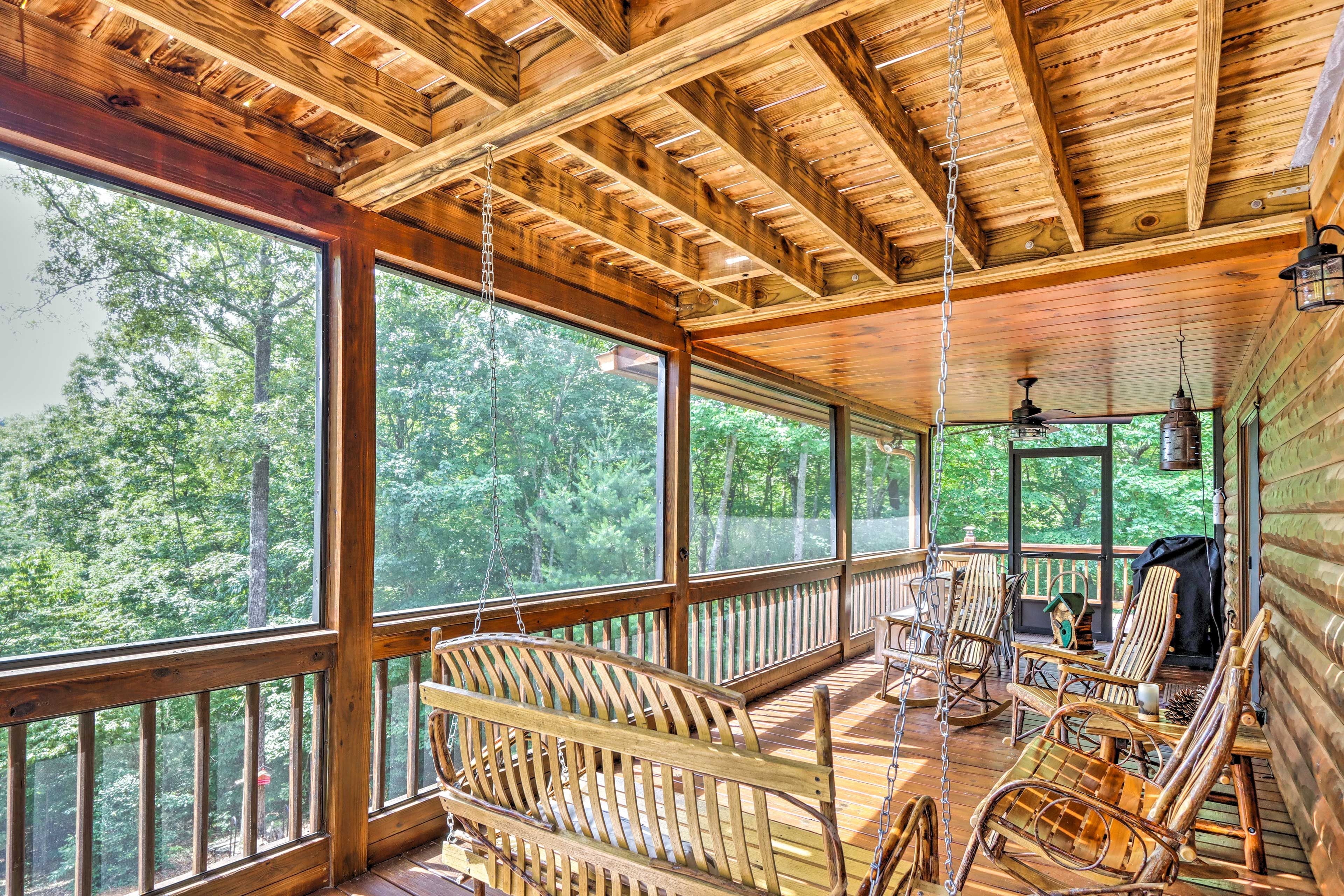 Screened-In Porch | Dining Area | Grill