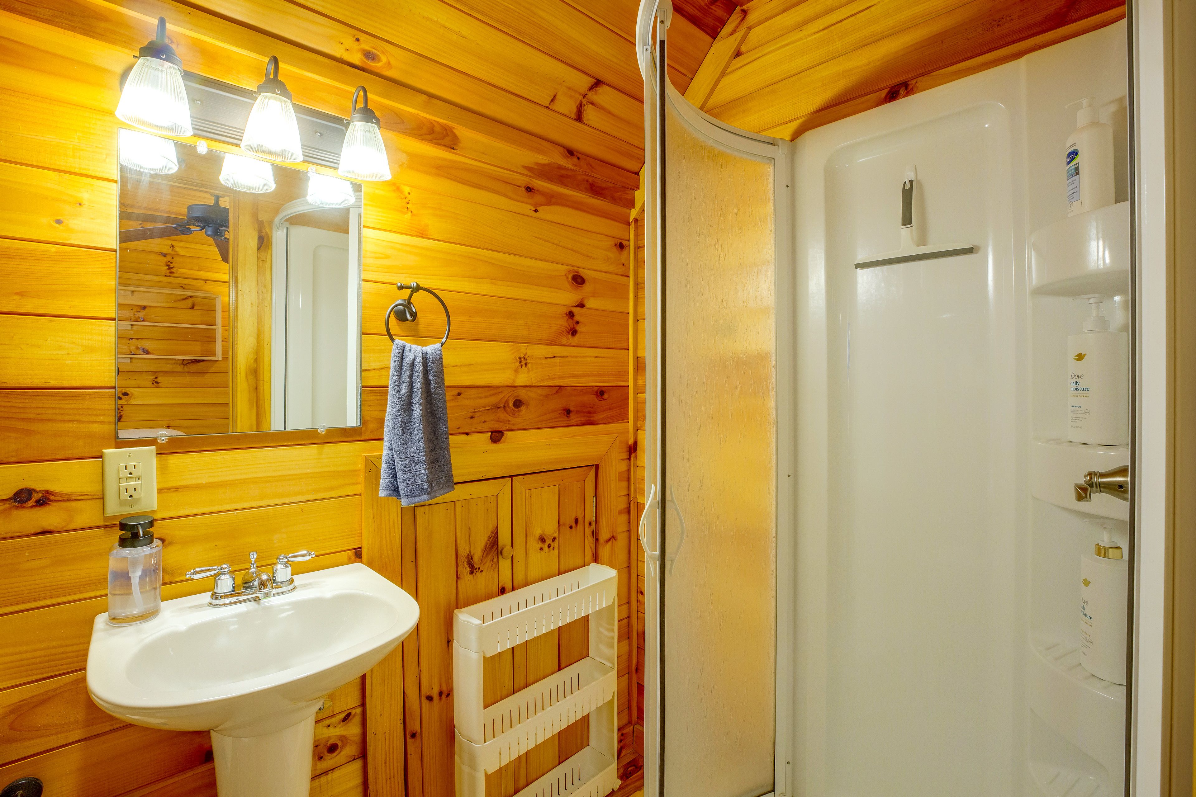Full Bath | Washer & Dryer