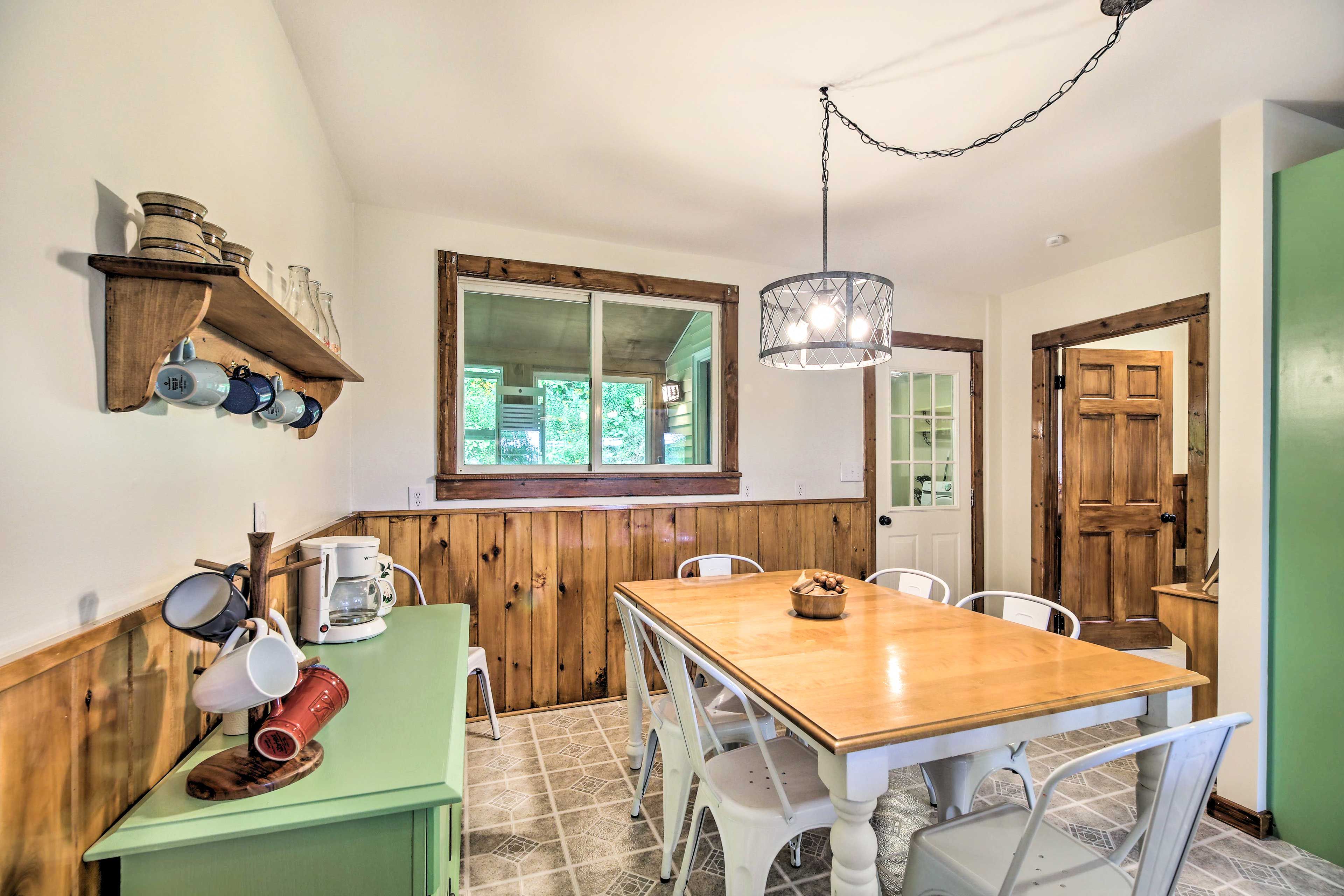 Dining Area | Dishware & Flatware