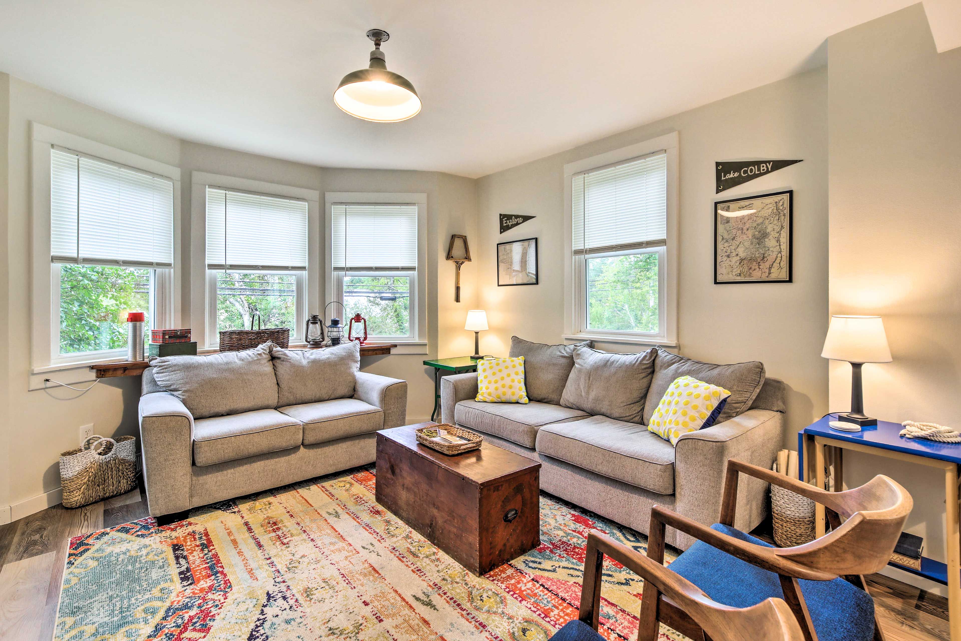 Living Room | Fireplace Not Available