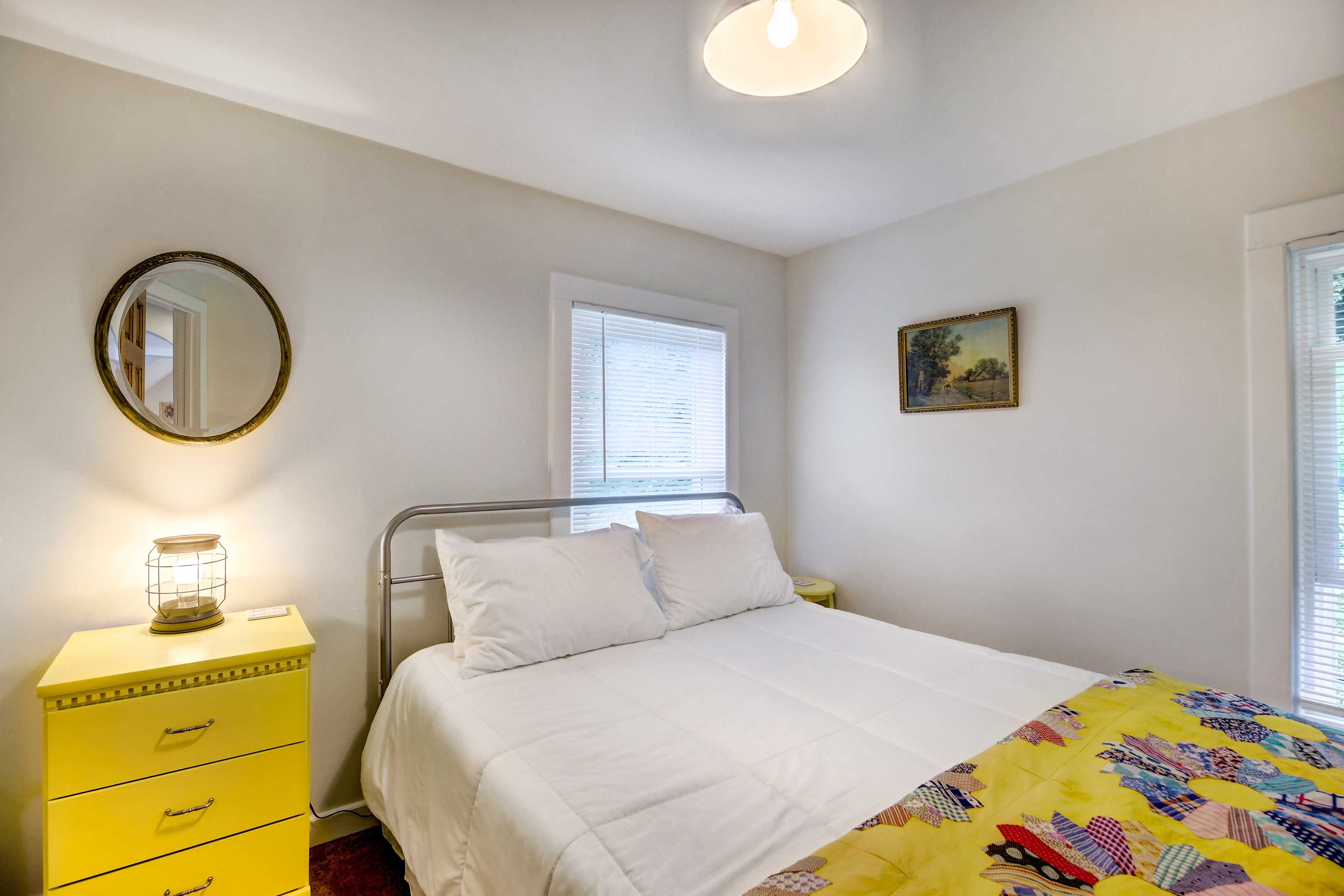 Bedroom 2 | Queen Bed