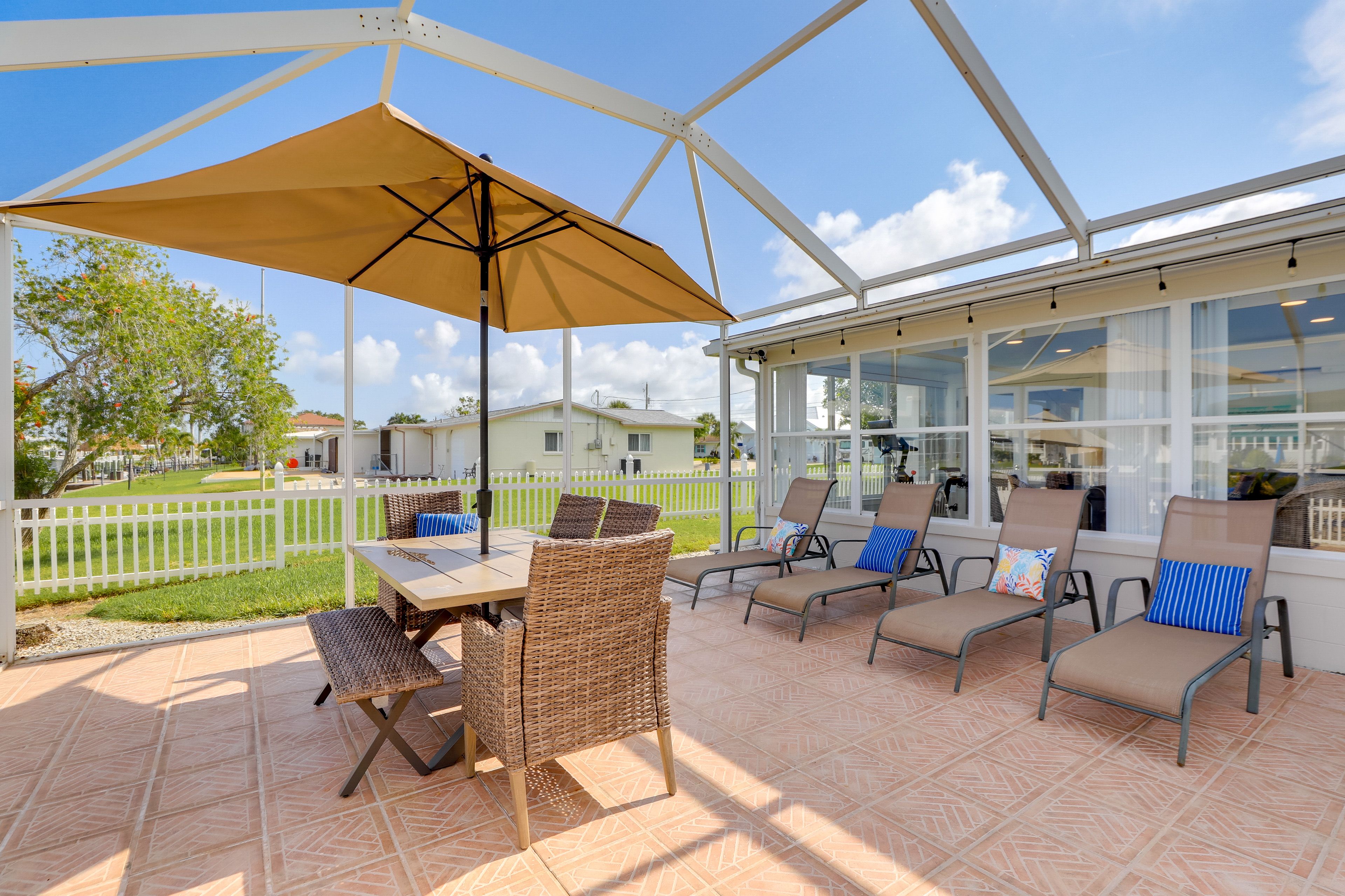 Patio | Outdoor Dining & Lounge Seating