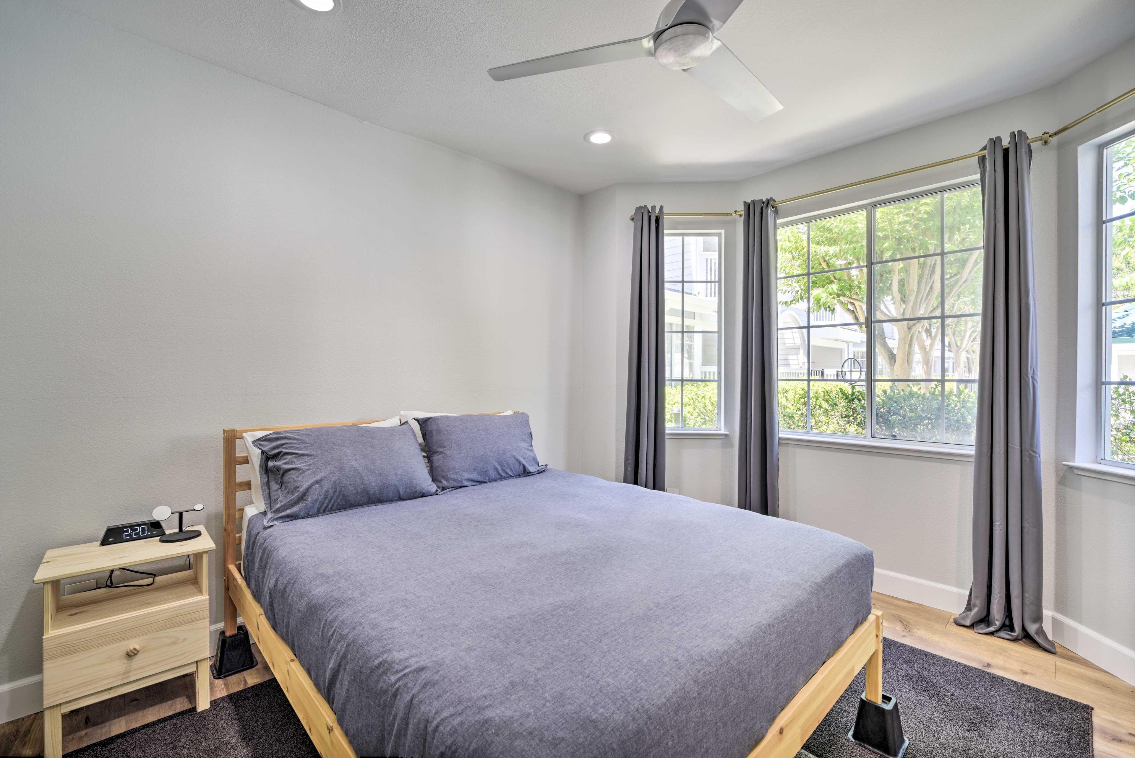 Bedroom | Queen Bed