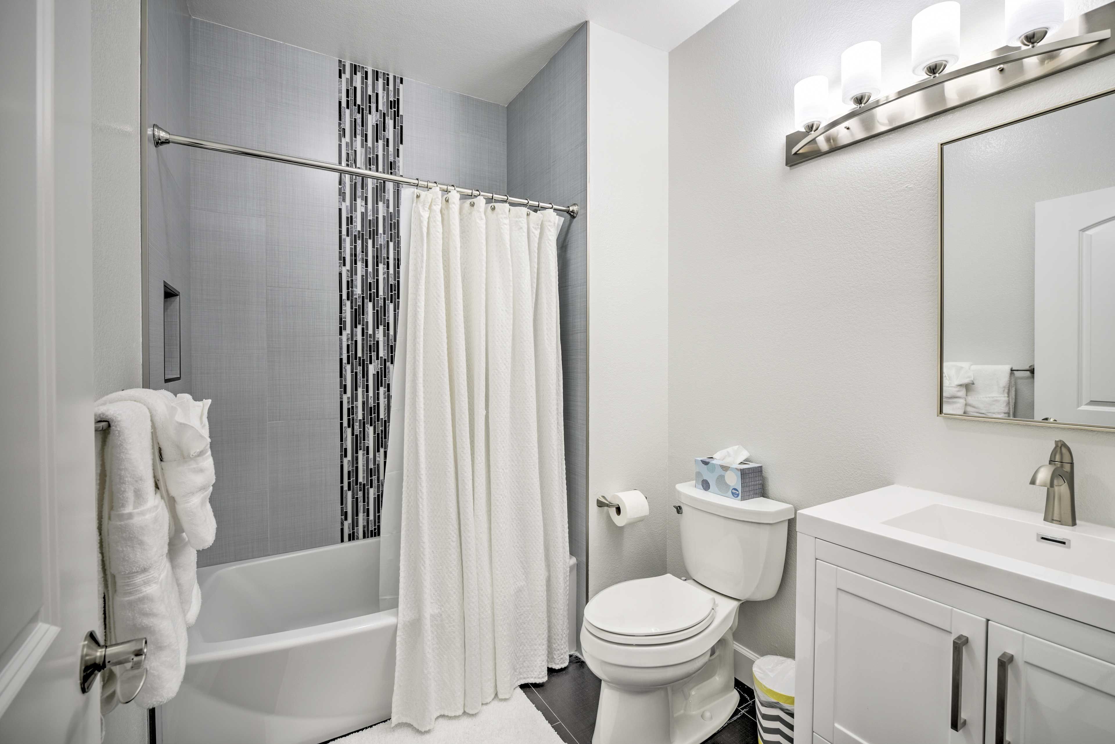 Full Bathroom | Linens & Towels | Hair Dryer