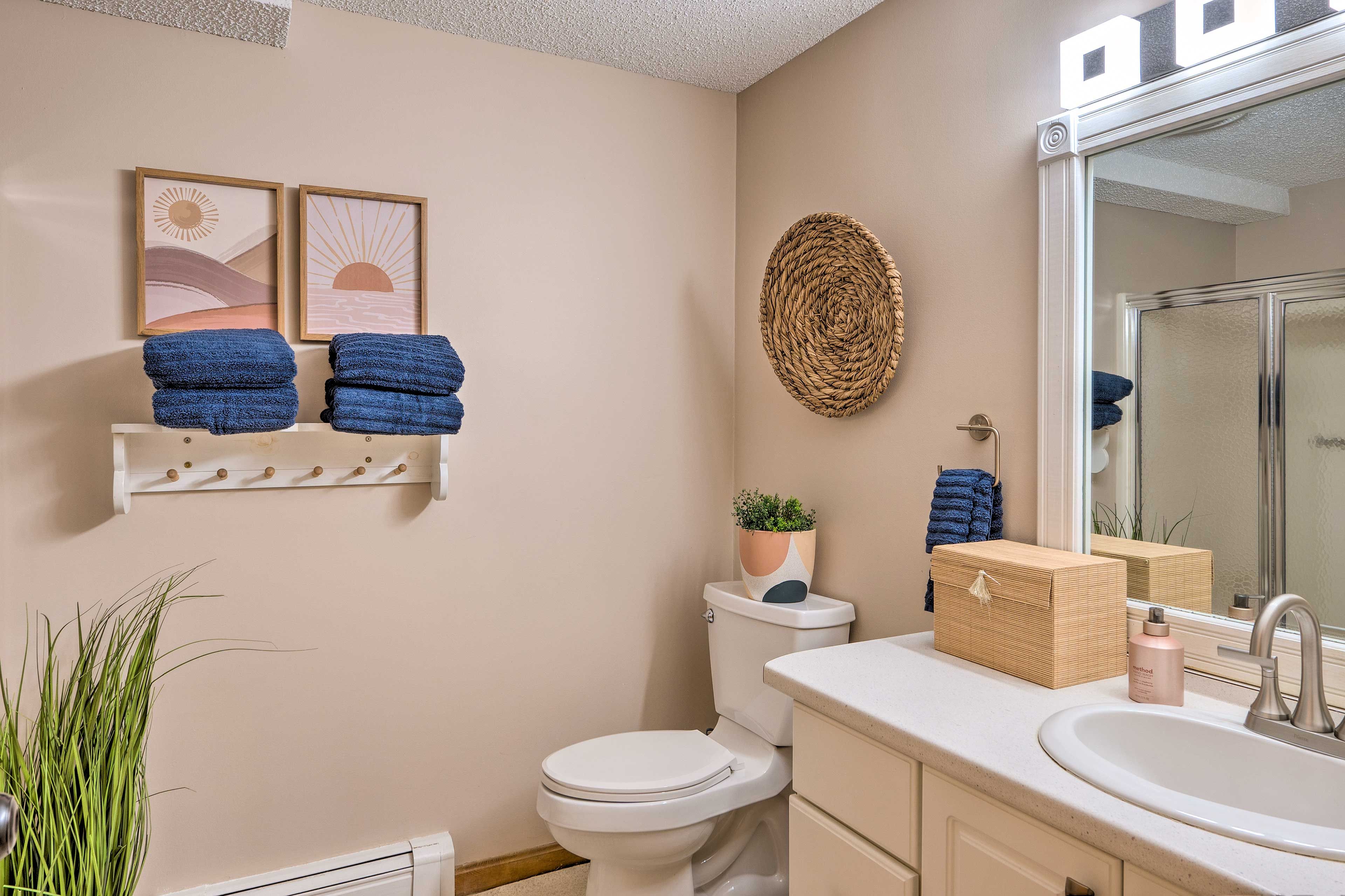 Full Bathroom | Complimentary Toiletries