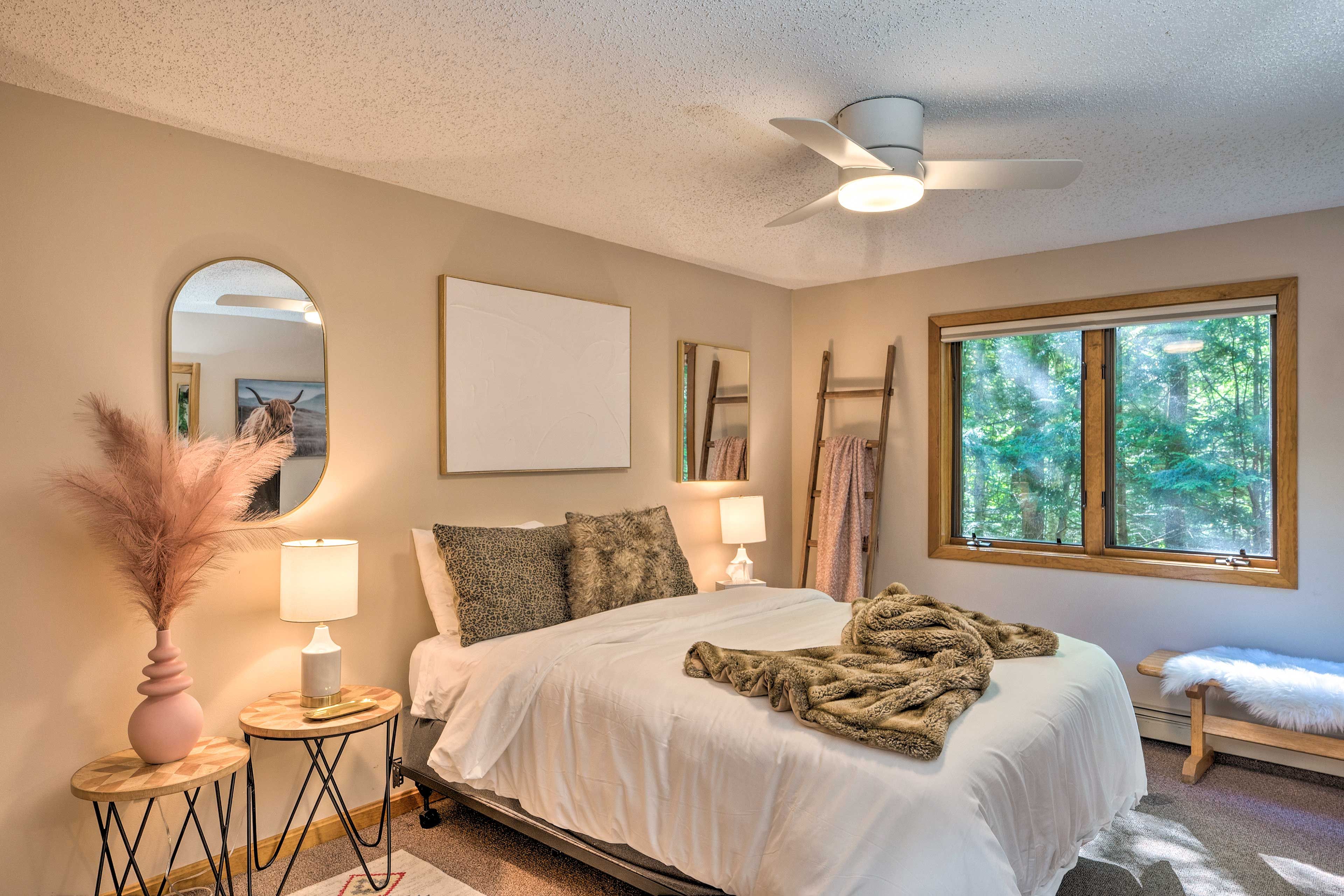 Bedroom 2 | Queen Bed