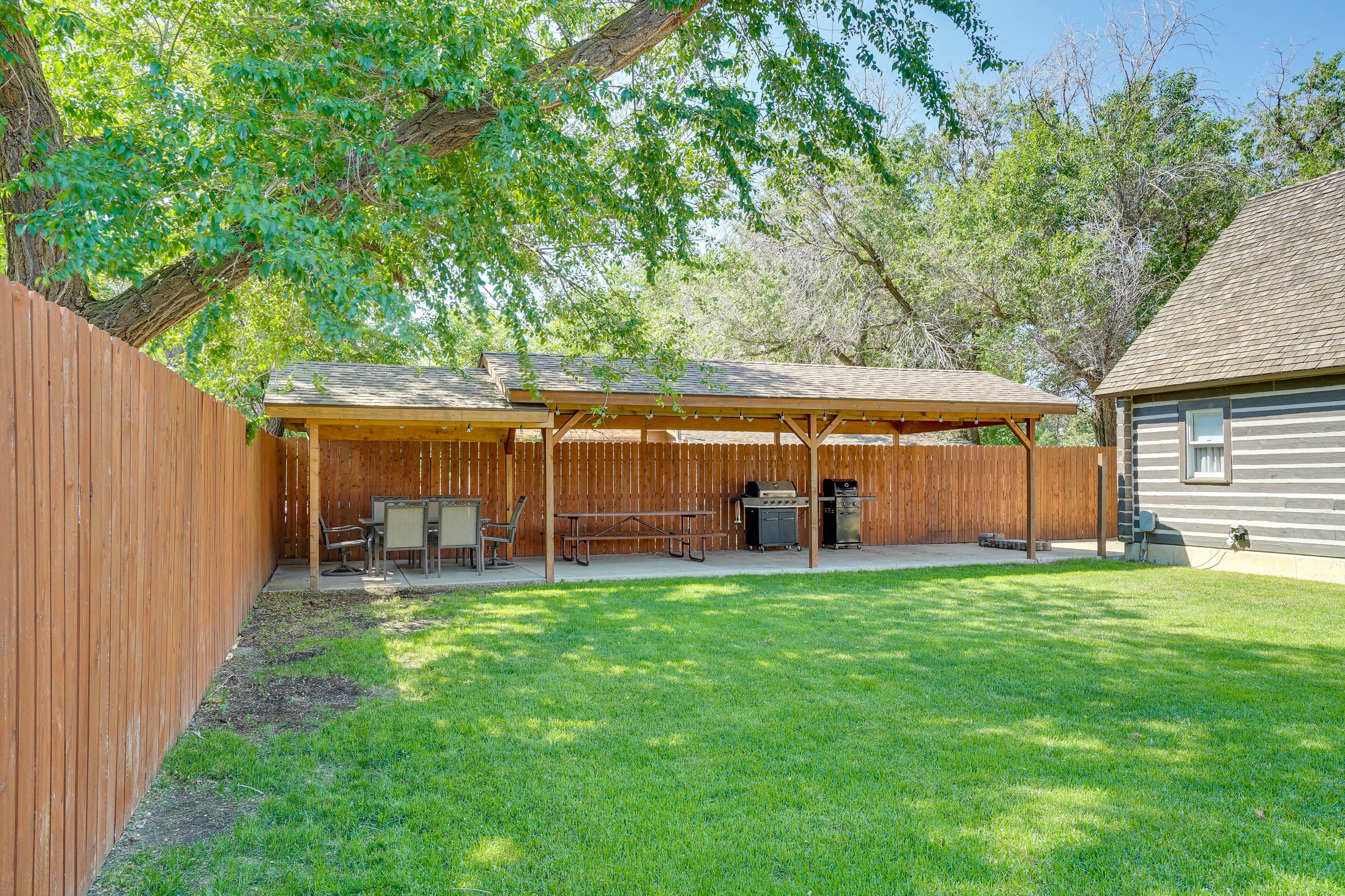 Exterior | Shared Yard & Patio | Outdoor Dining | Grilling Area