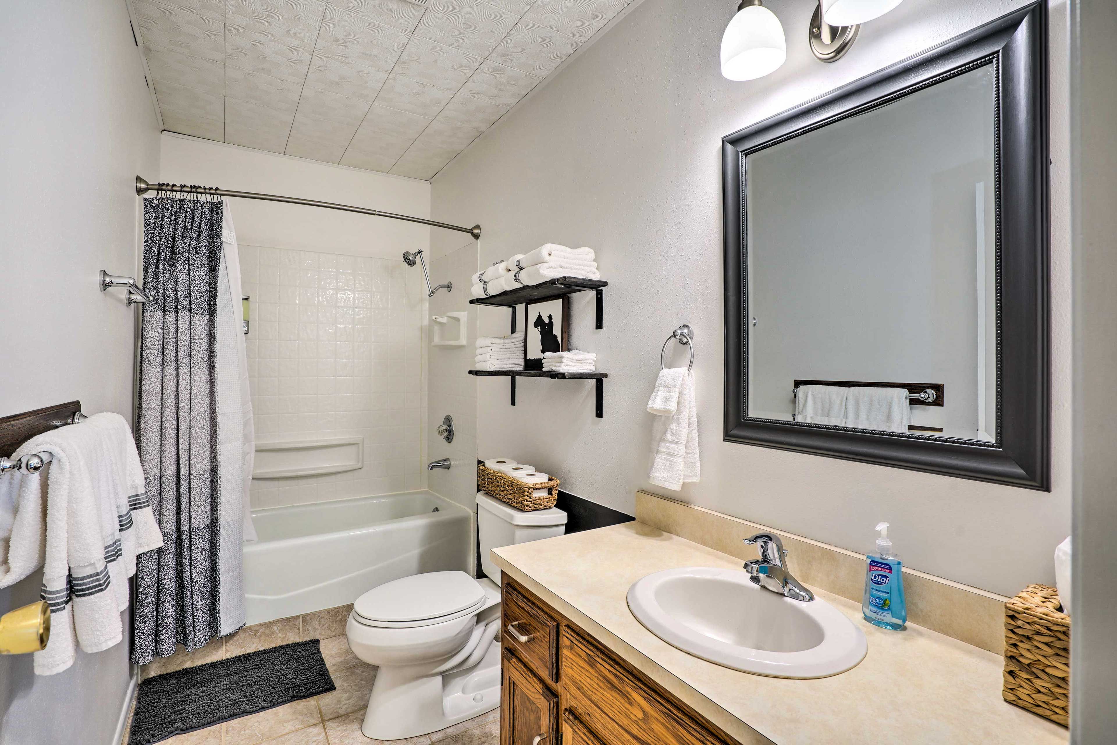 Full Bathroom | Towels Provided | Complimentary Toiletries | Hair Dryer