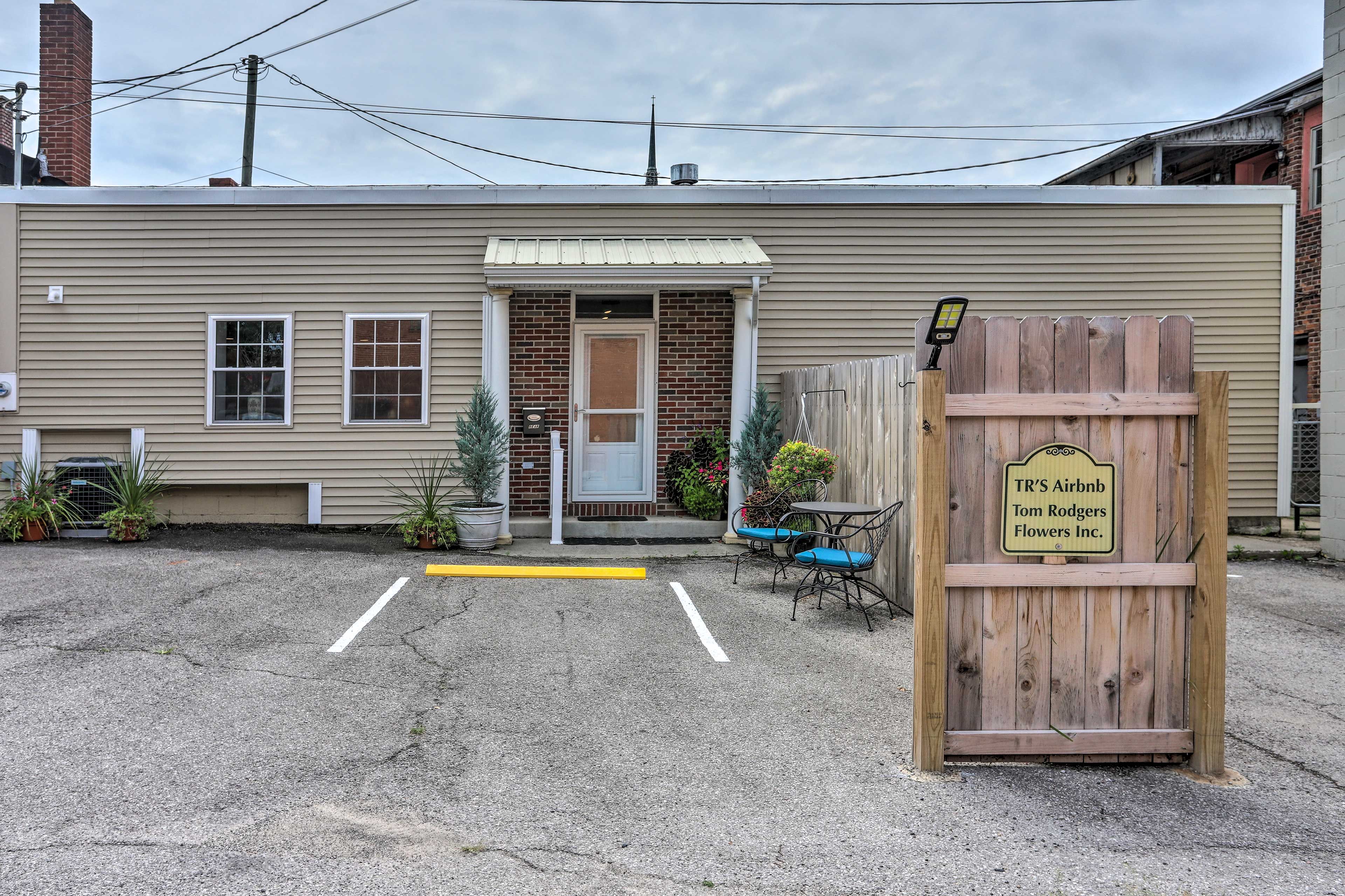Parking | Driveway (1 Vehicle) | Free Street Parking