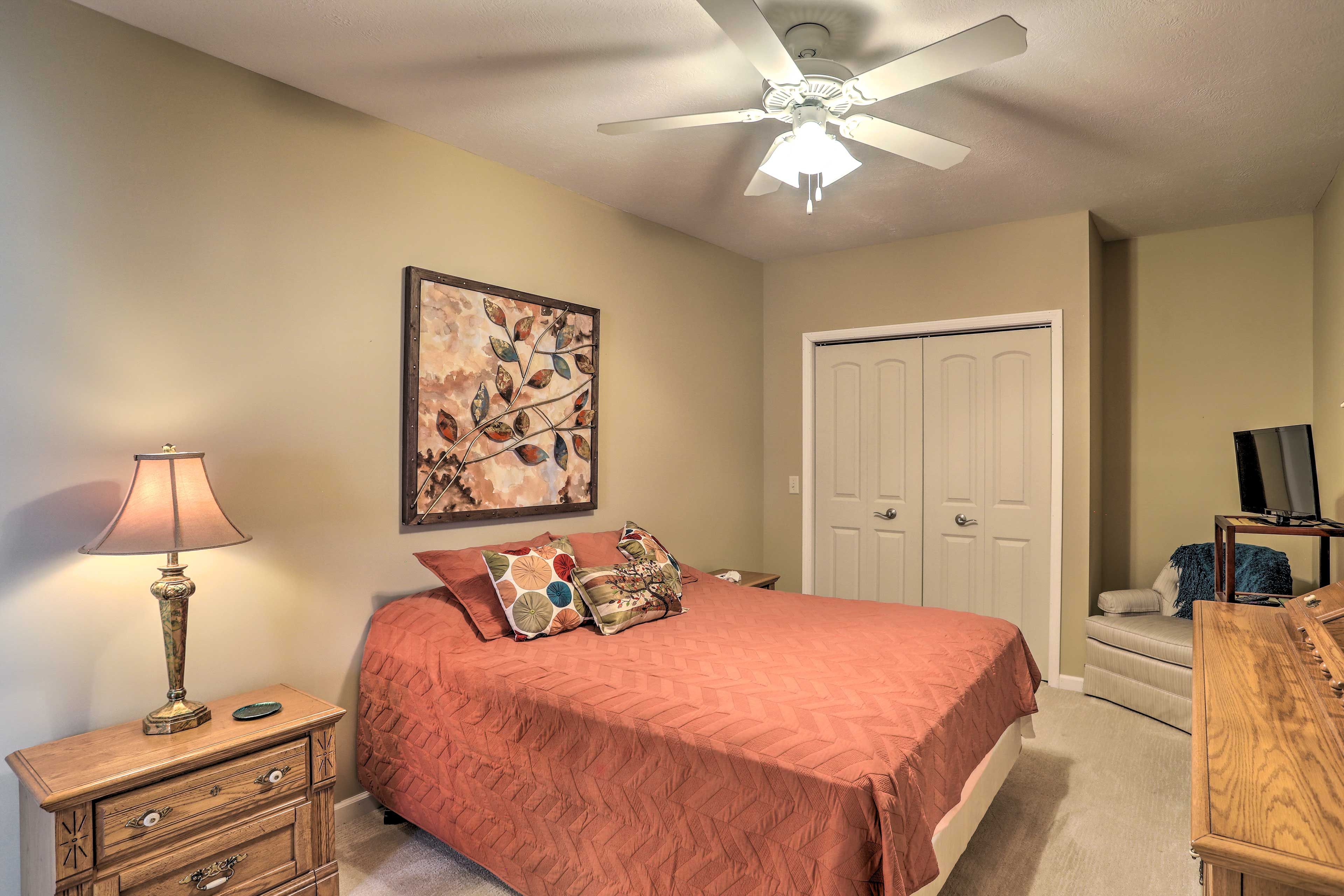 Bedroom 2 | Queen Bed
