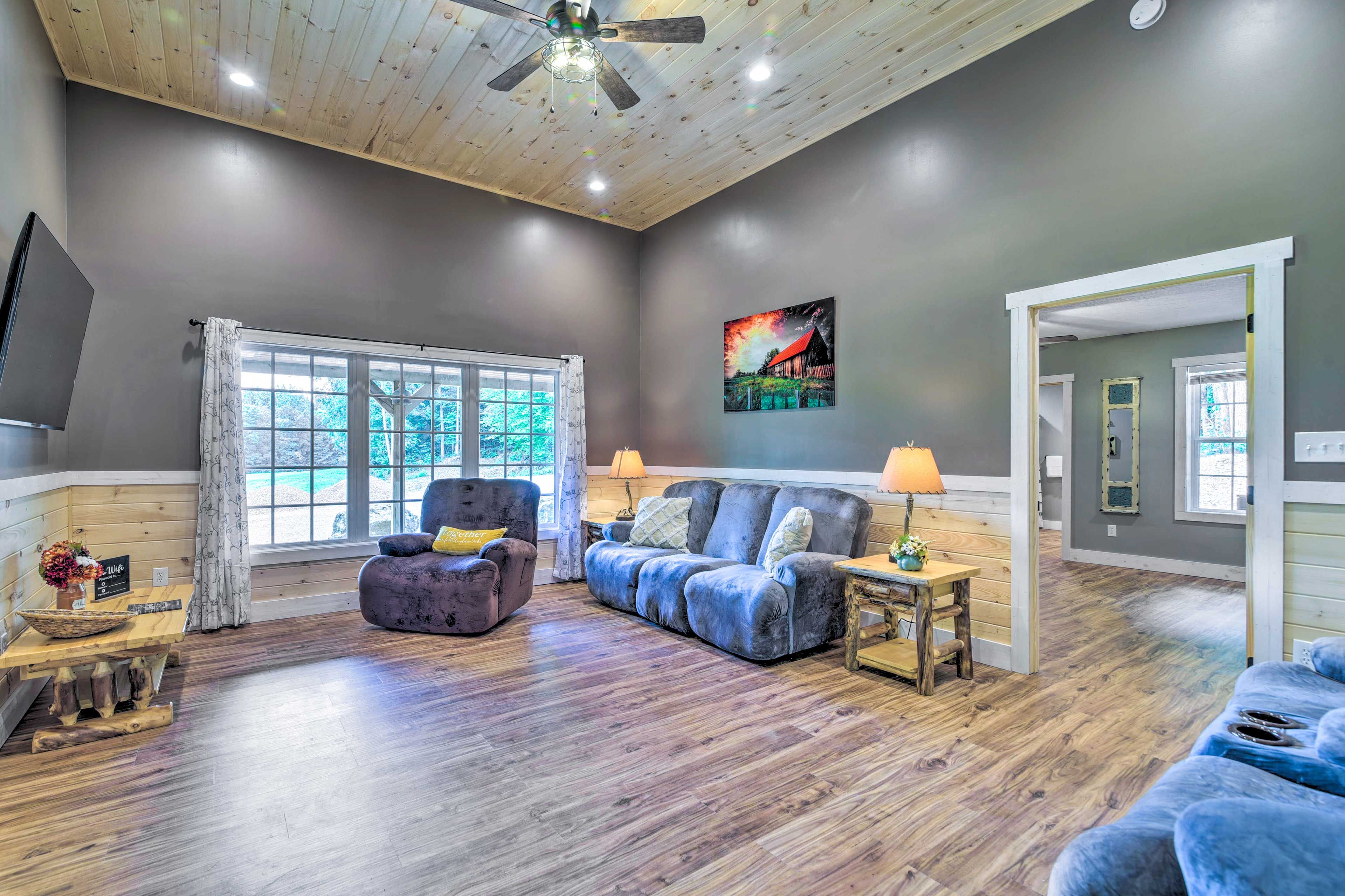 Living Room | Free WiFi | Central A/C