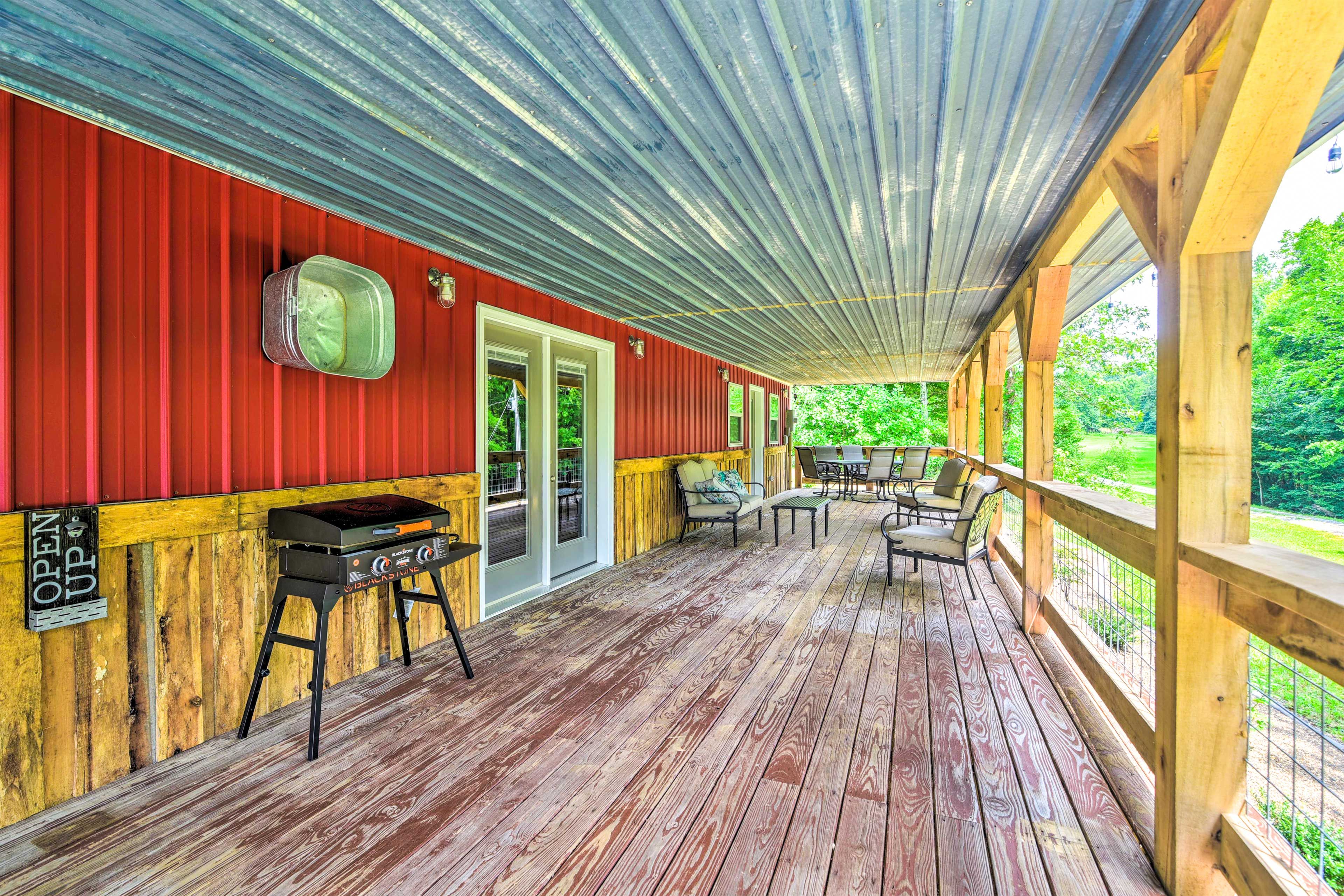 Covered Deck | Gas Flat-Top Grill