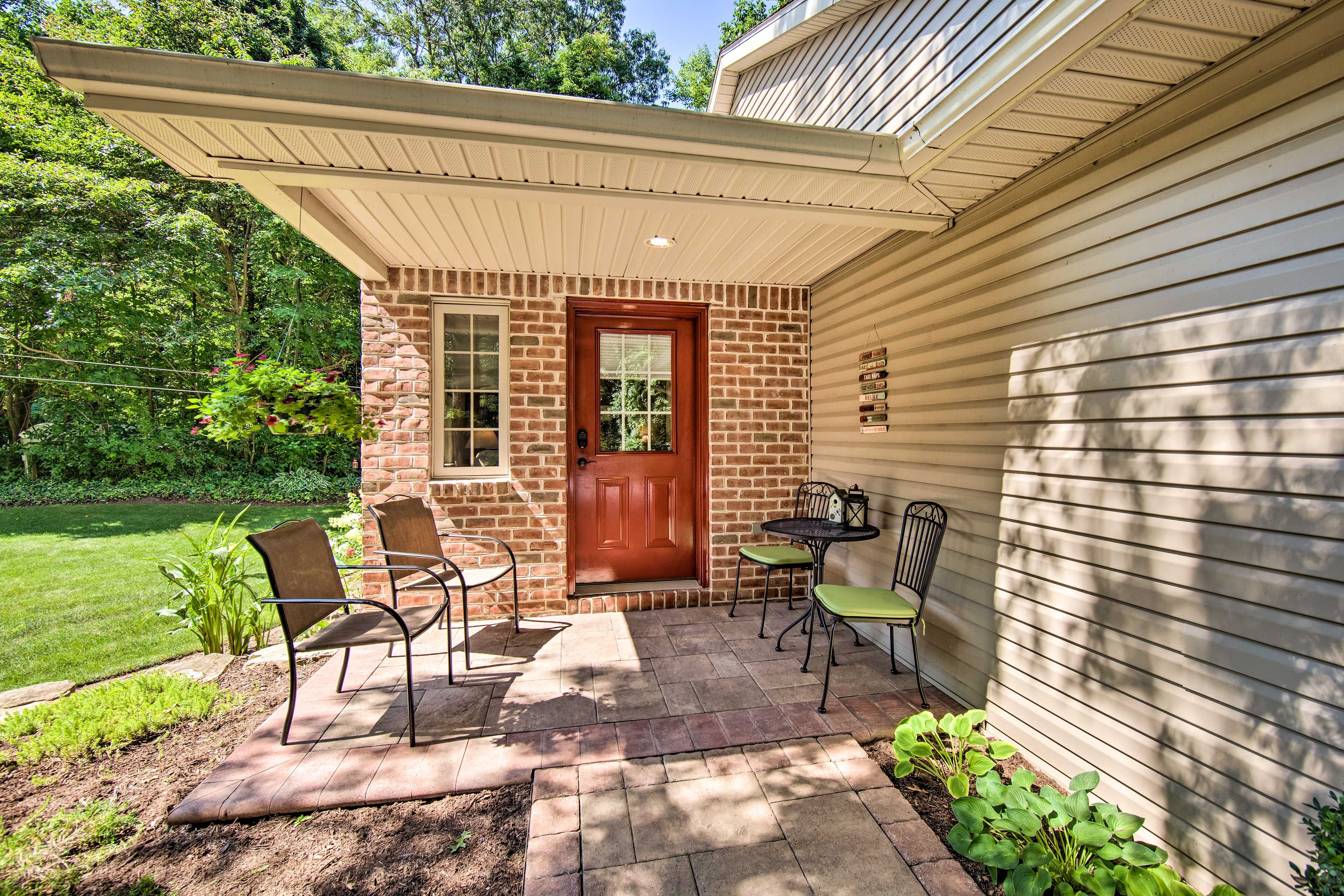 Outdoor Sitting Area