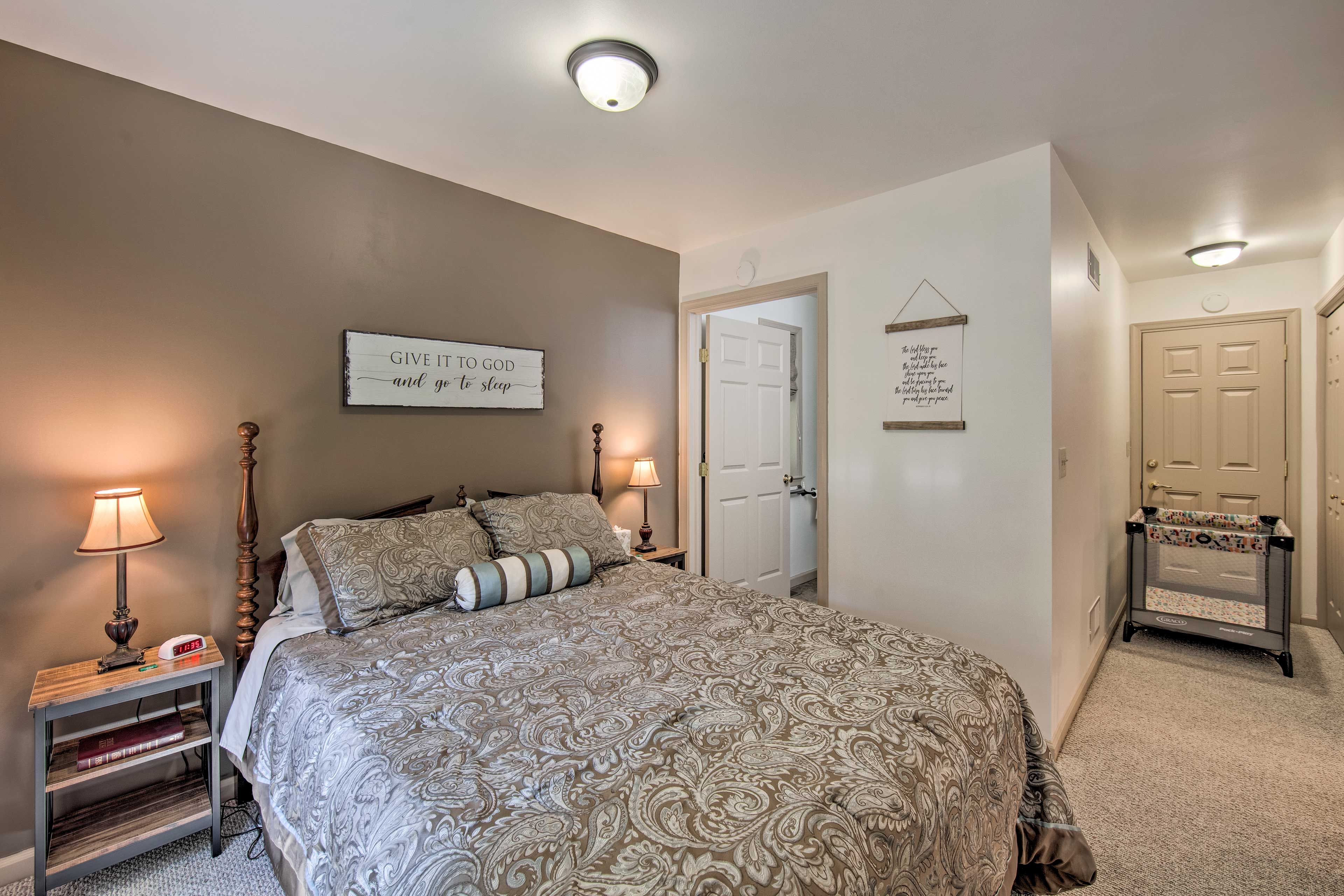 Sleeping Area | Queen Bed | En-Suite Bath