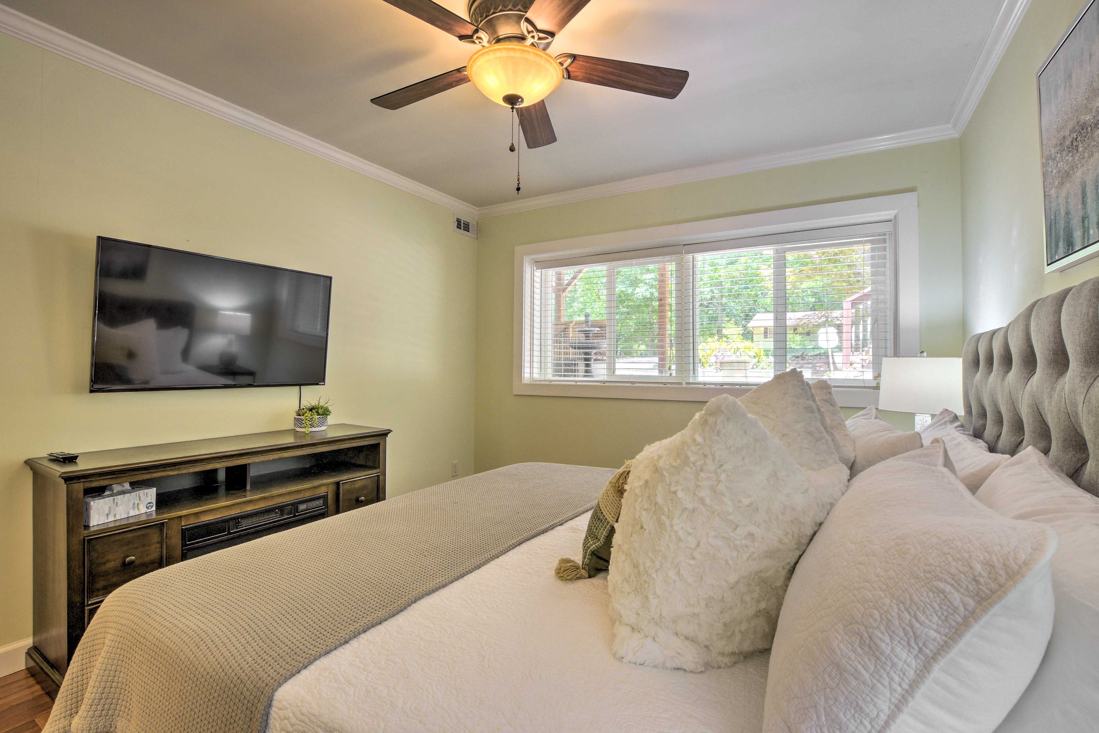Studio | King Bed | Smart TV