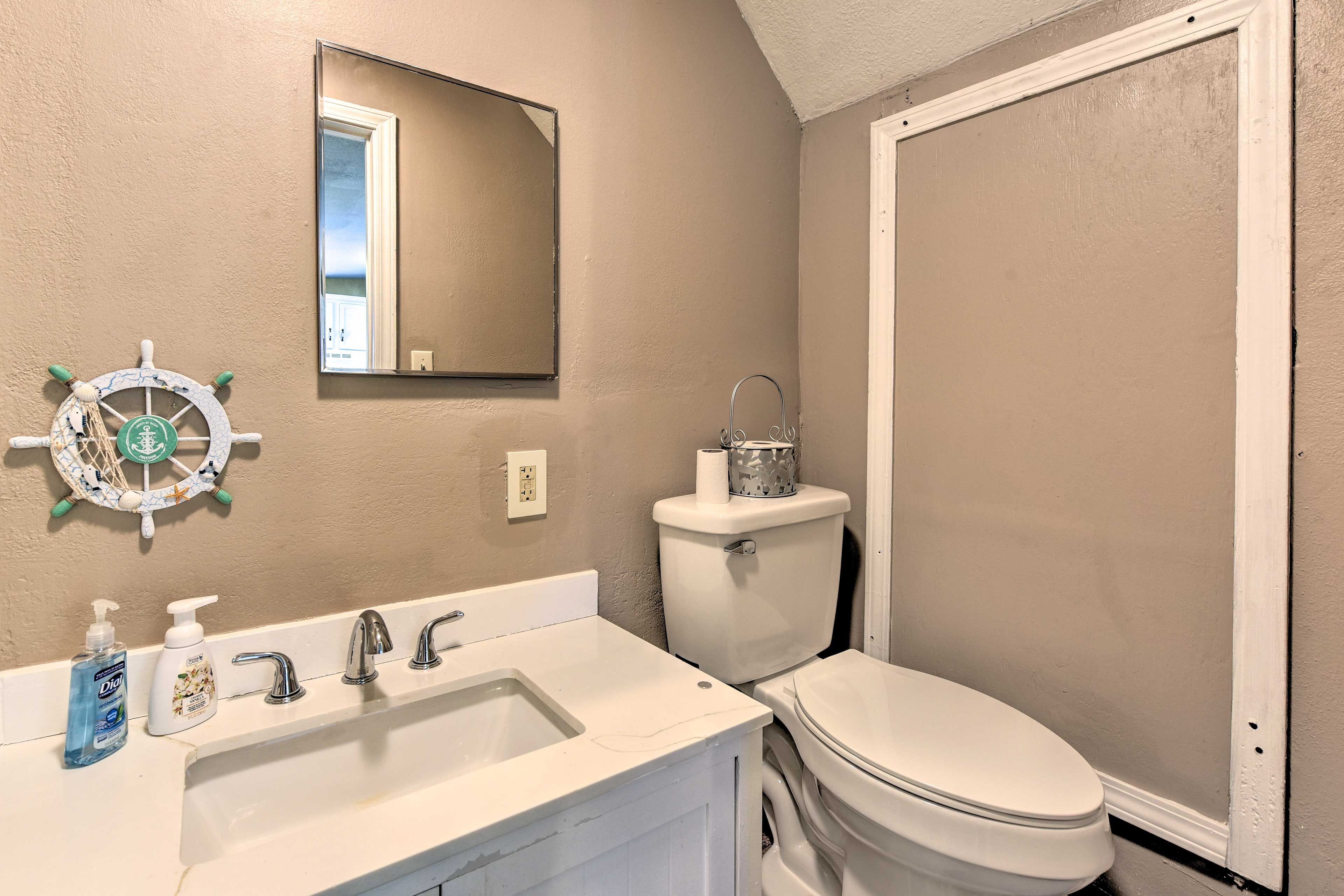 Half Bathroom | 1st Floor