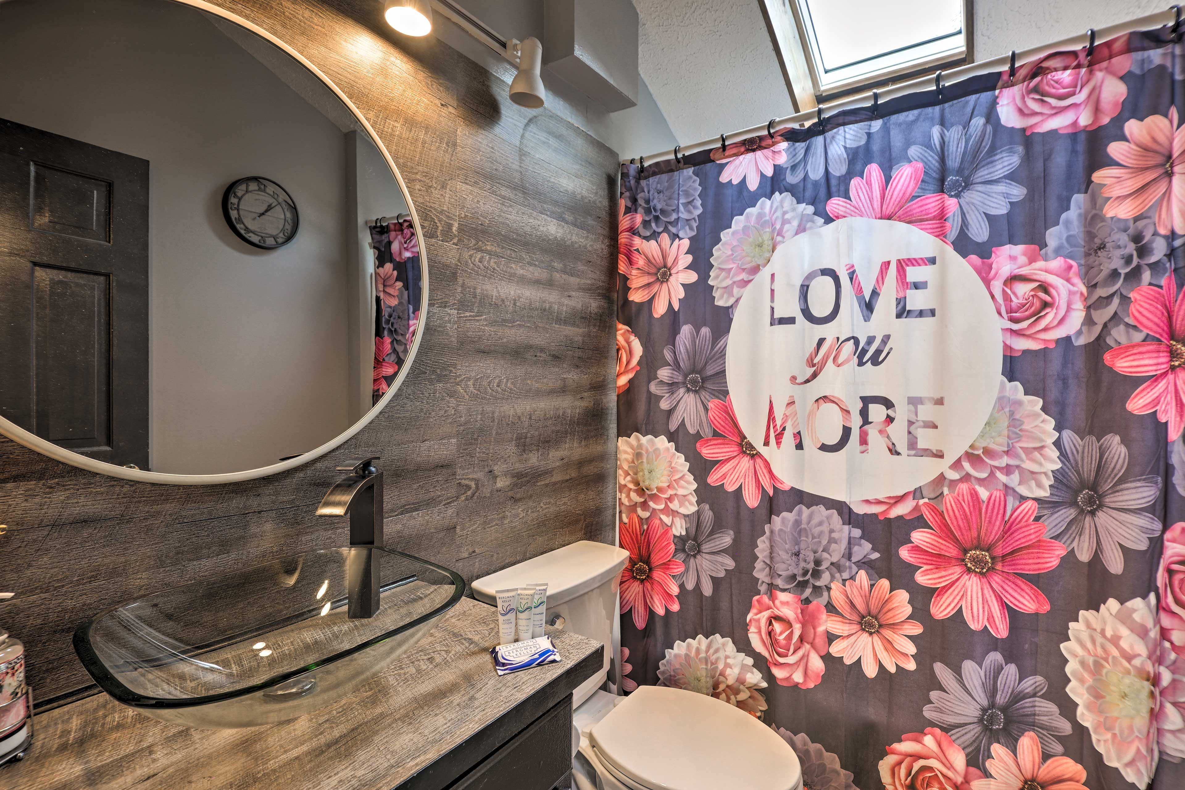 Bathroom | 2nd Floor