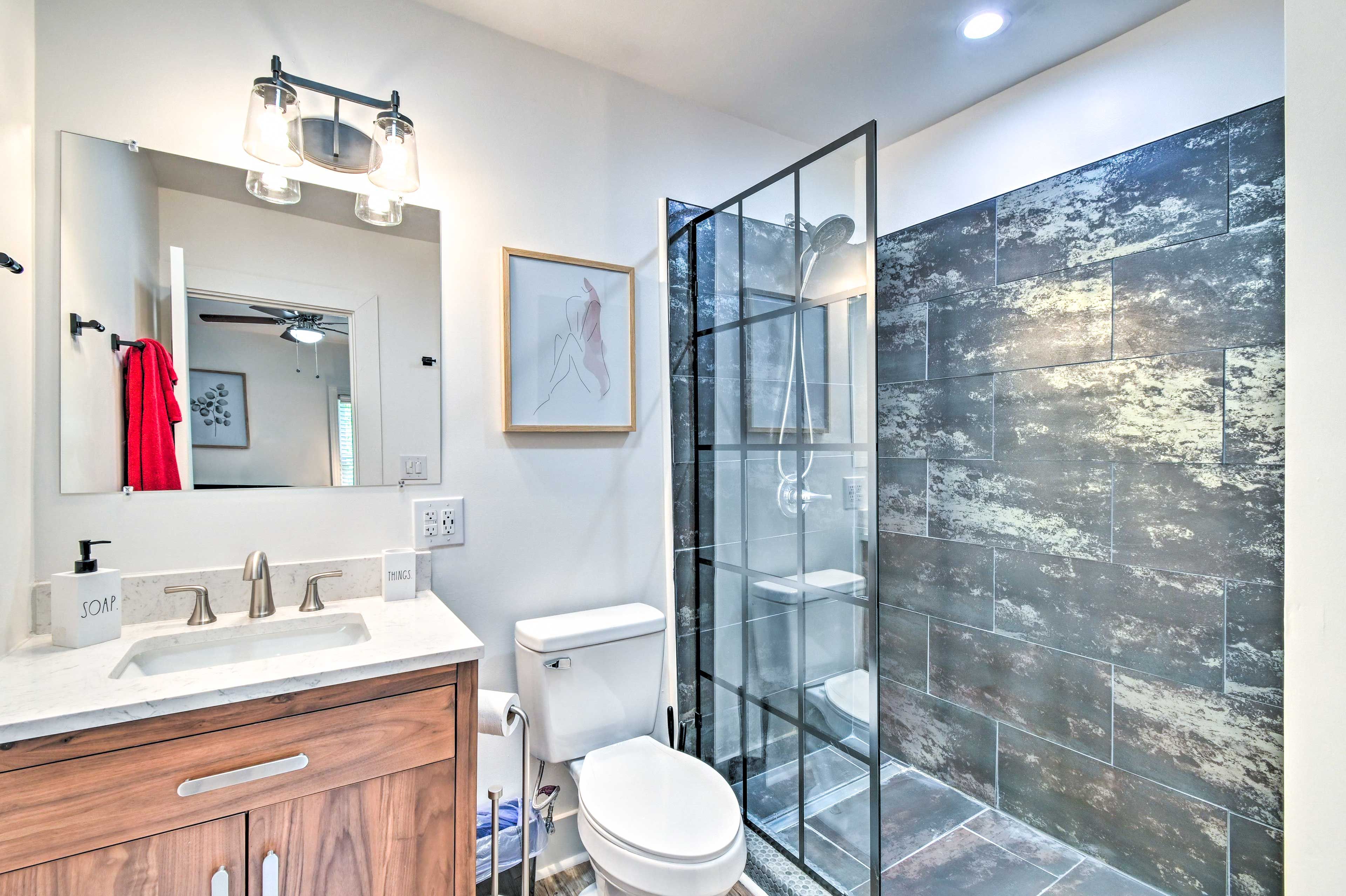 Full Bathroom | Towels Provided | Walk-In Shower