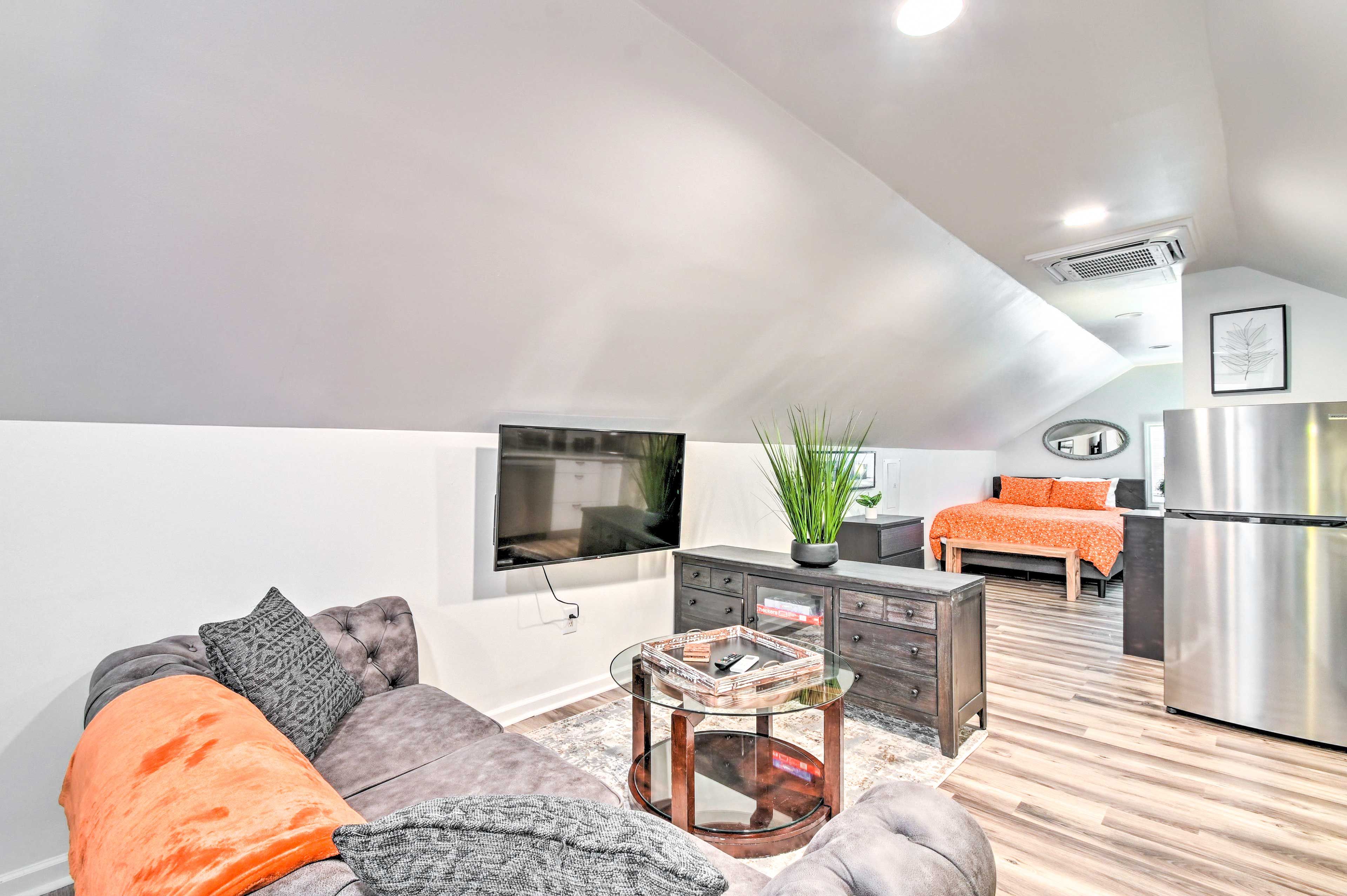 Living Area | Smart TV