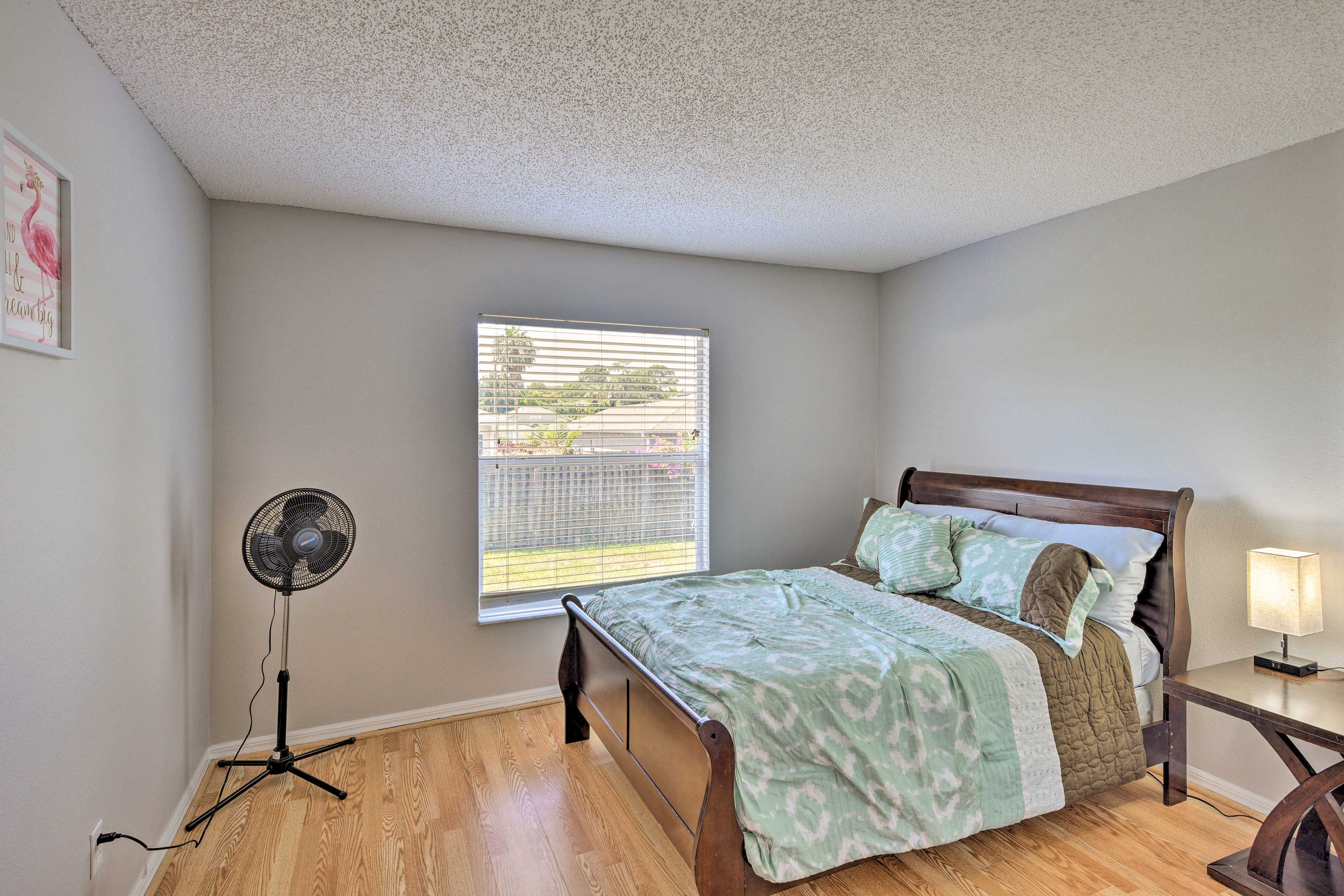 Bedroom 2 | Queen Bed
