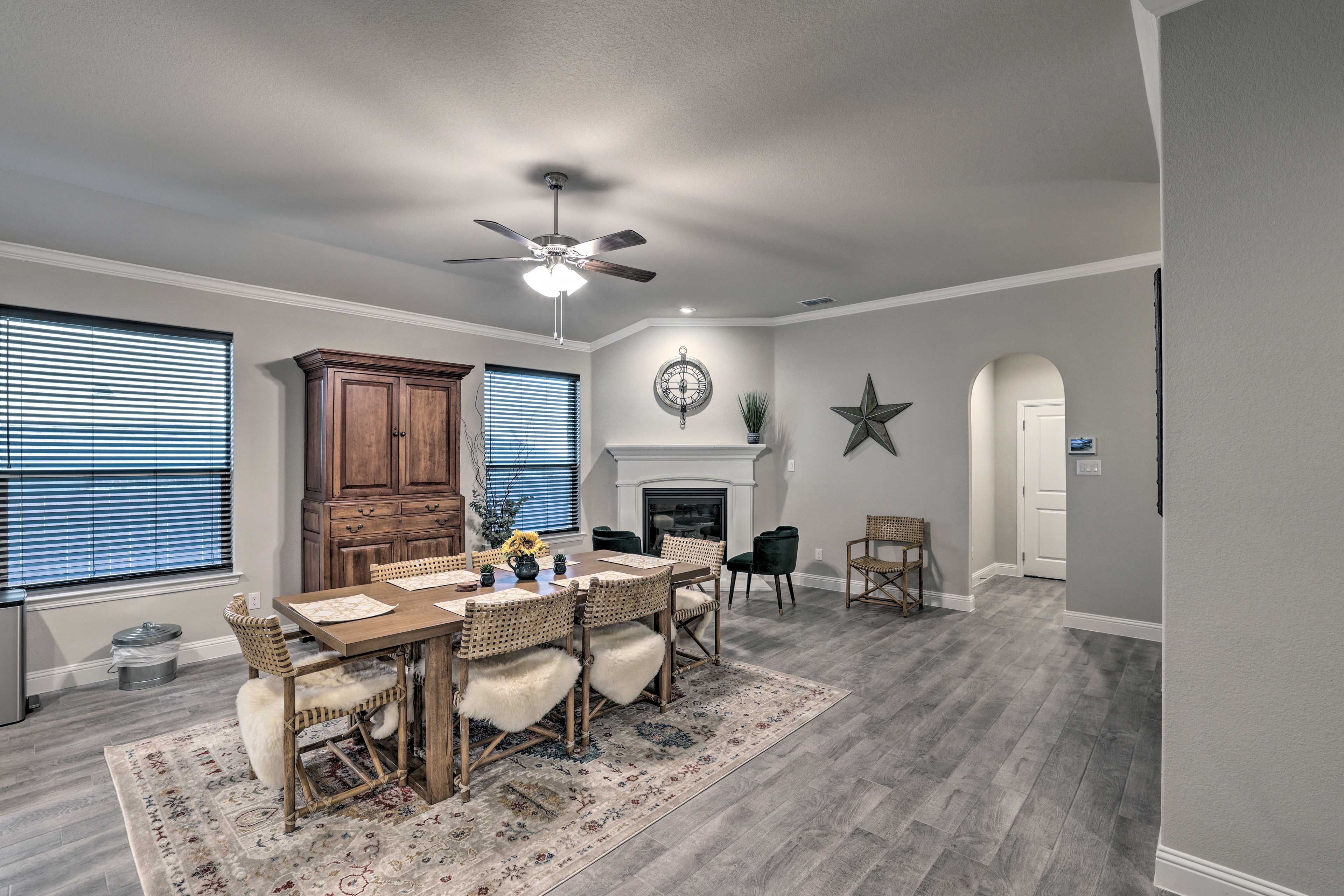 Dining Area | Free WiFi | Fireplace | Keyless Entry
