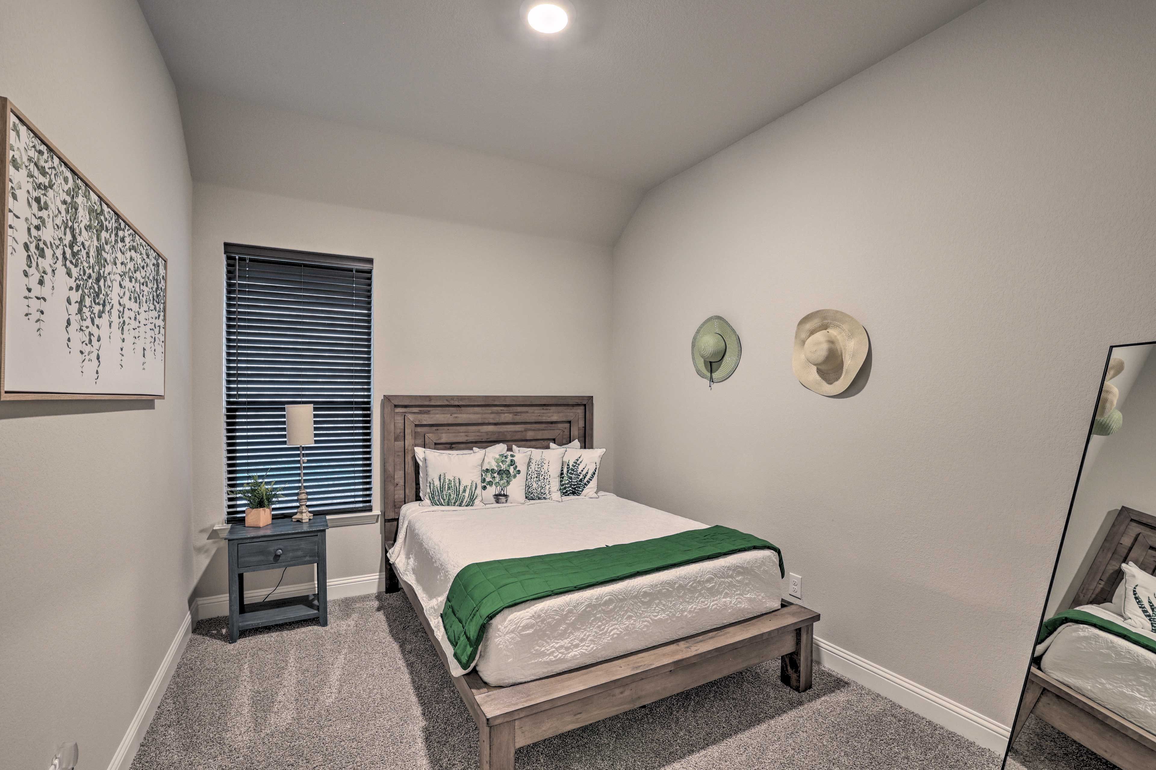Bedroom 3 | Queen Bed