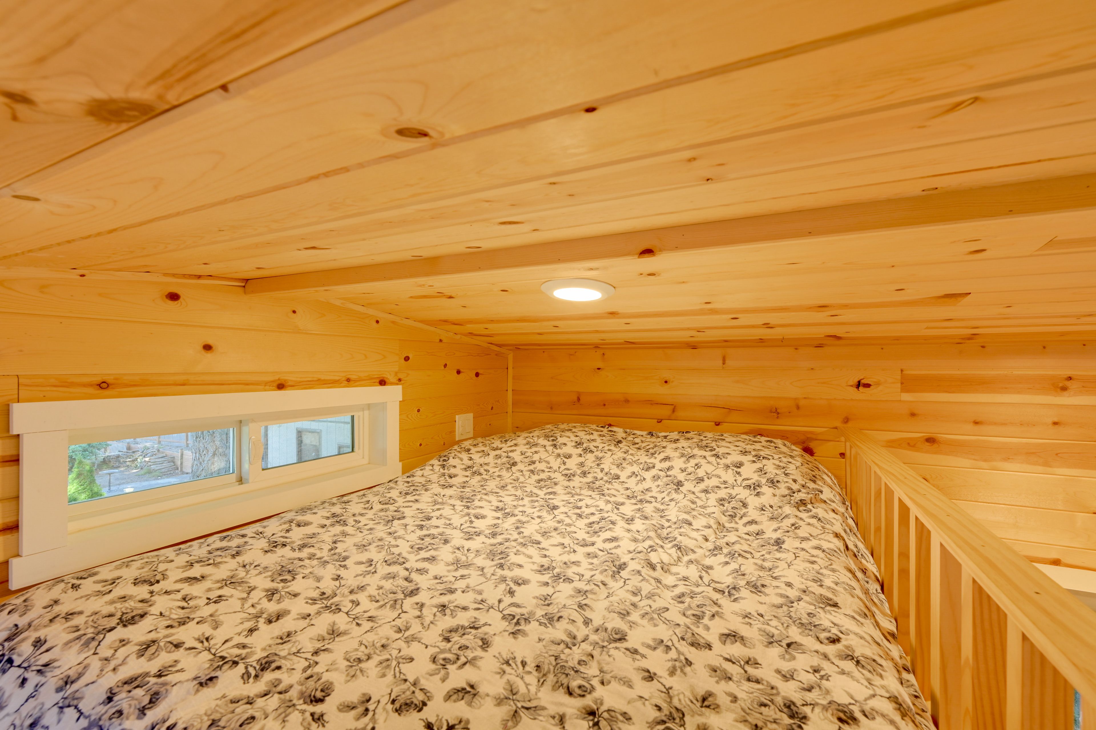 Sleeping Loft 2 | Queen Bed