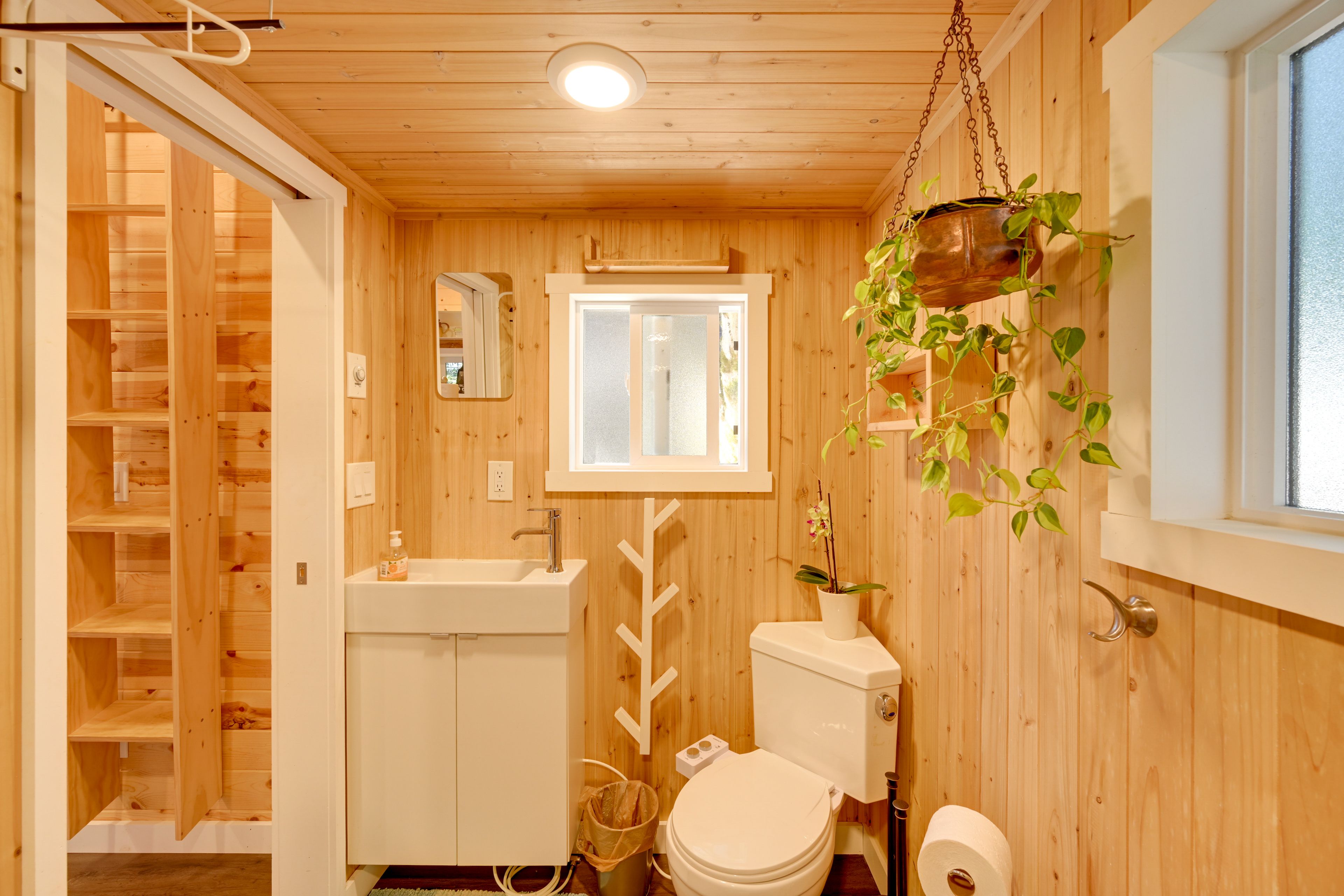 Full Bathroom | Complimentary Toiletries