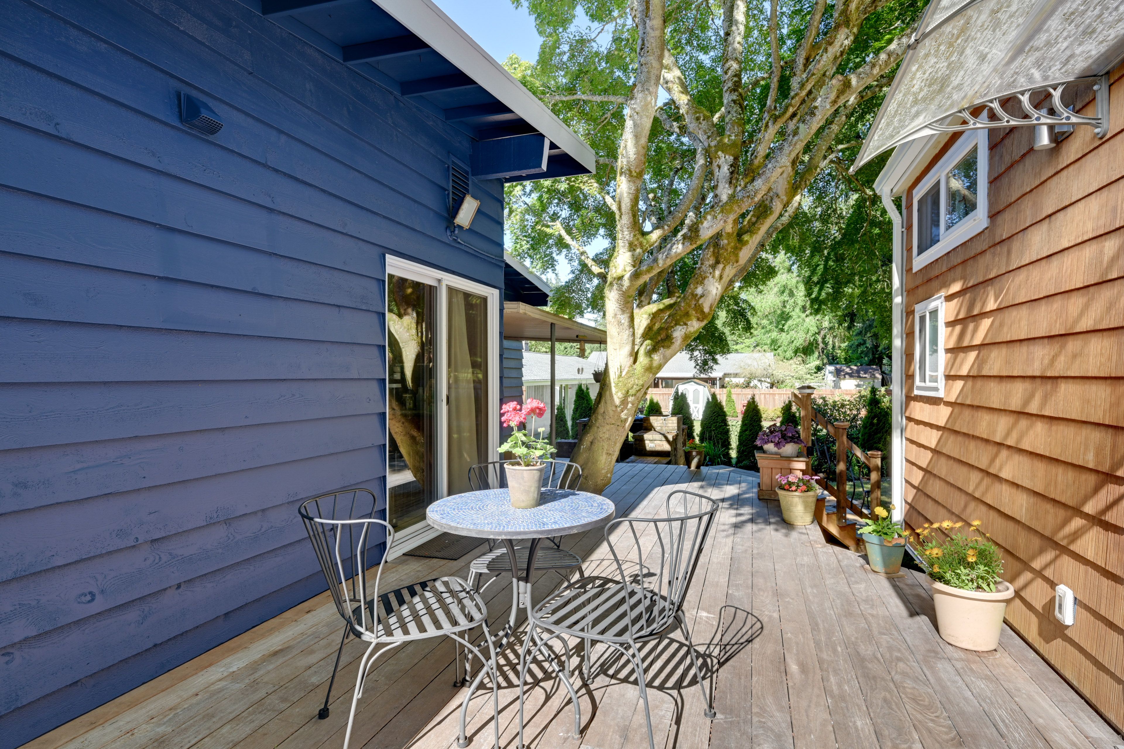 Shared Furnished Deck