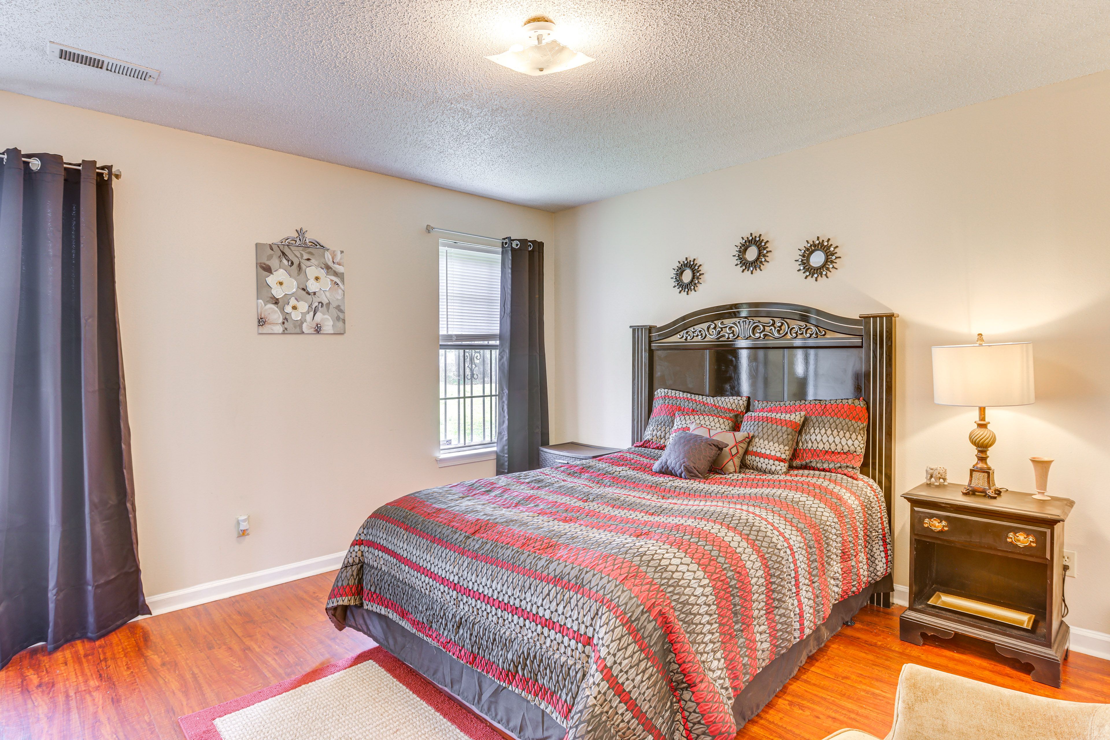 Bedroom 1 | Queen Bed | Linens Provided