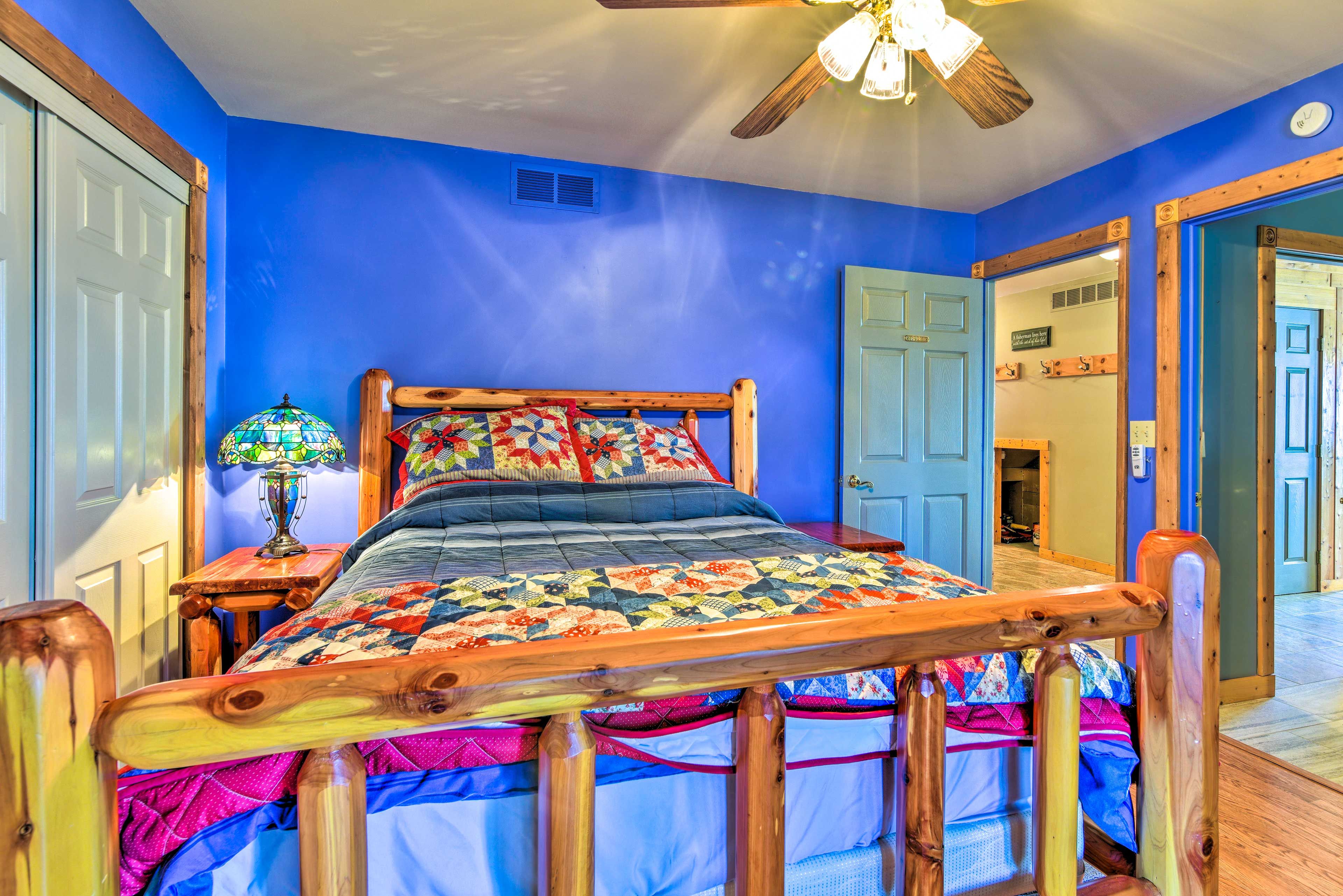 Bedroom 1 | Queen Bed | 1st Floor