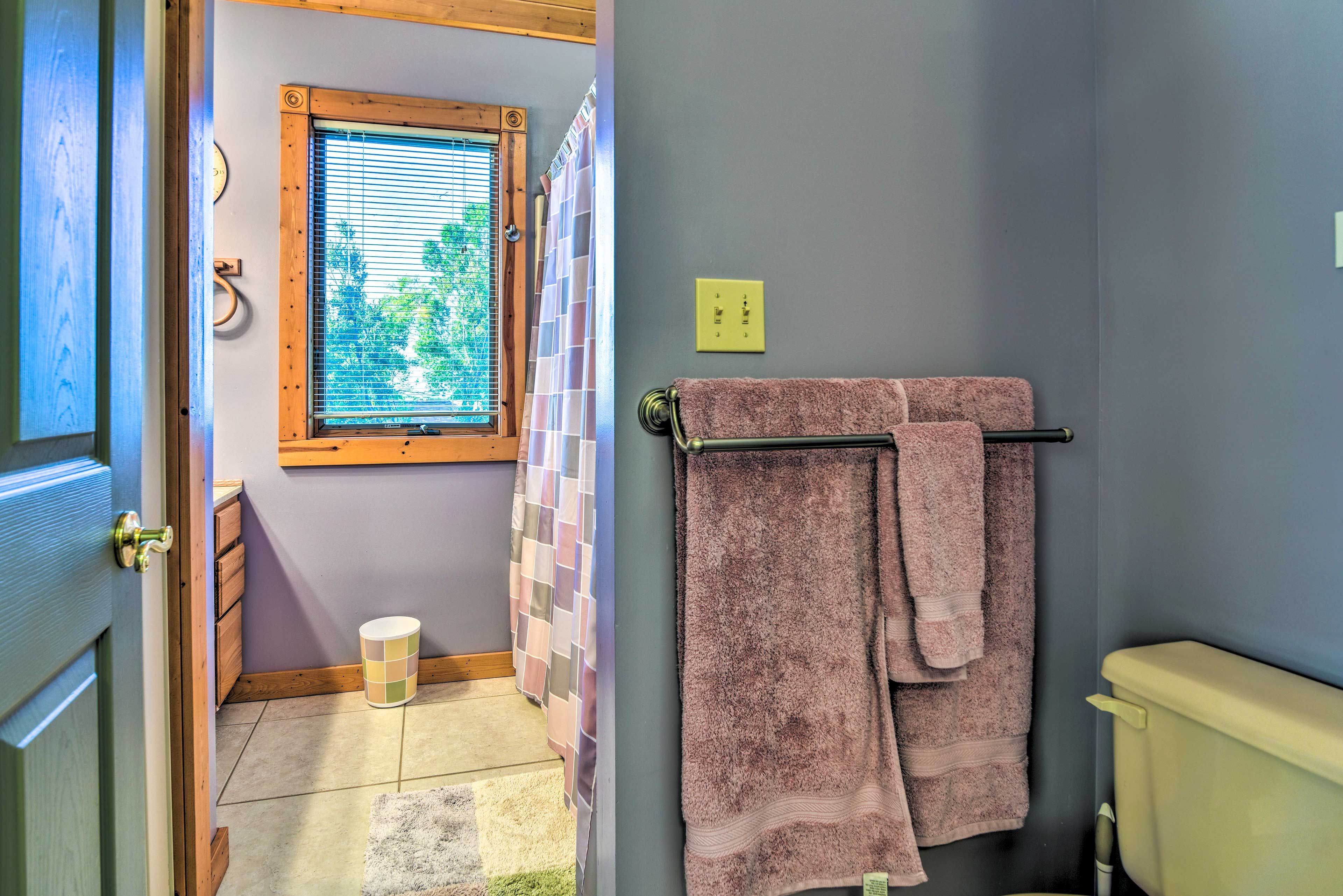Full Bathroom | 2nd Floor