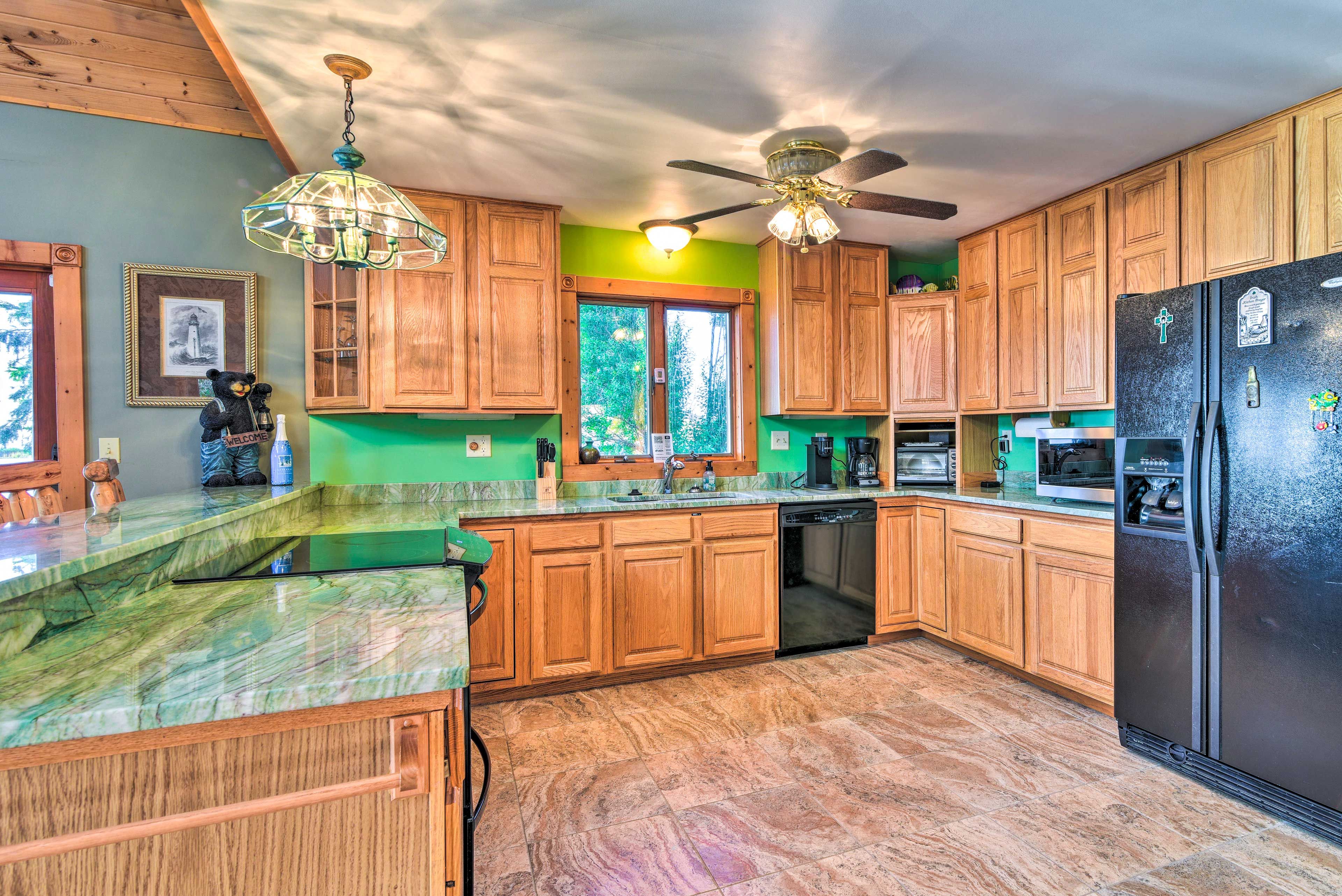 Kitchen | 1st Floor | Dishware & Flatware | Blender | Crockpot