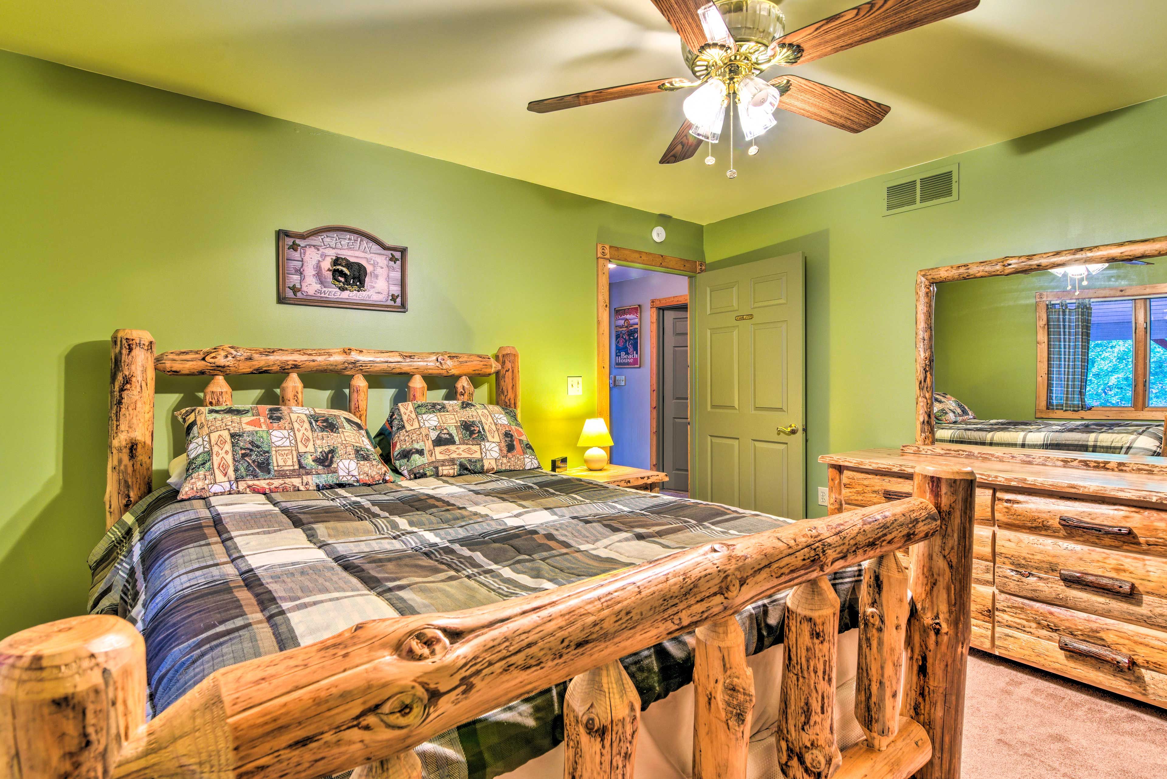 Bedroom 2 | Queen Bed | 1st Floor