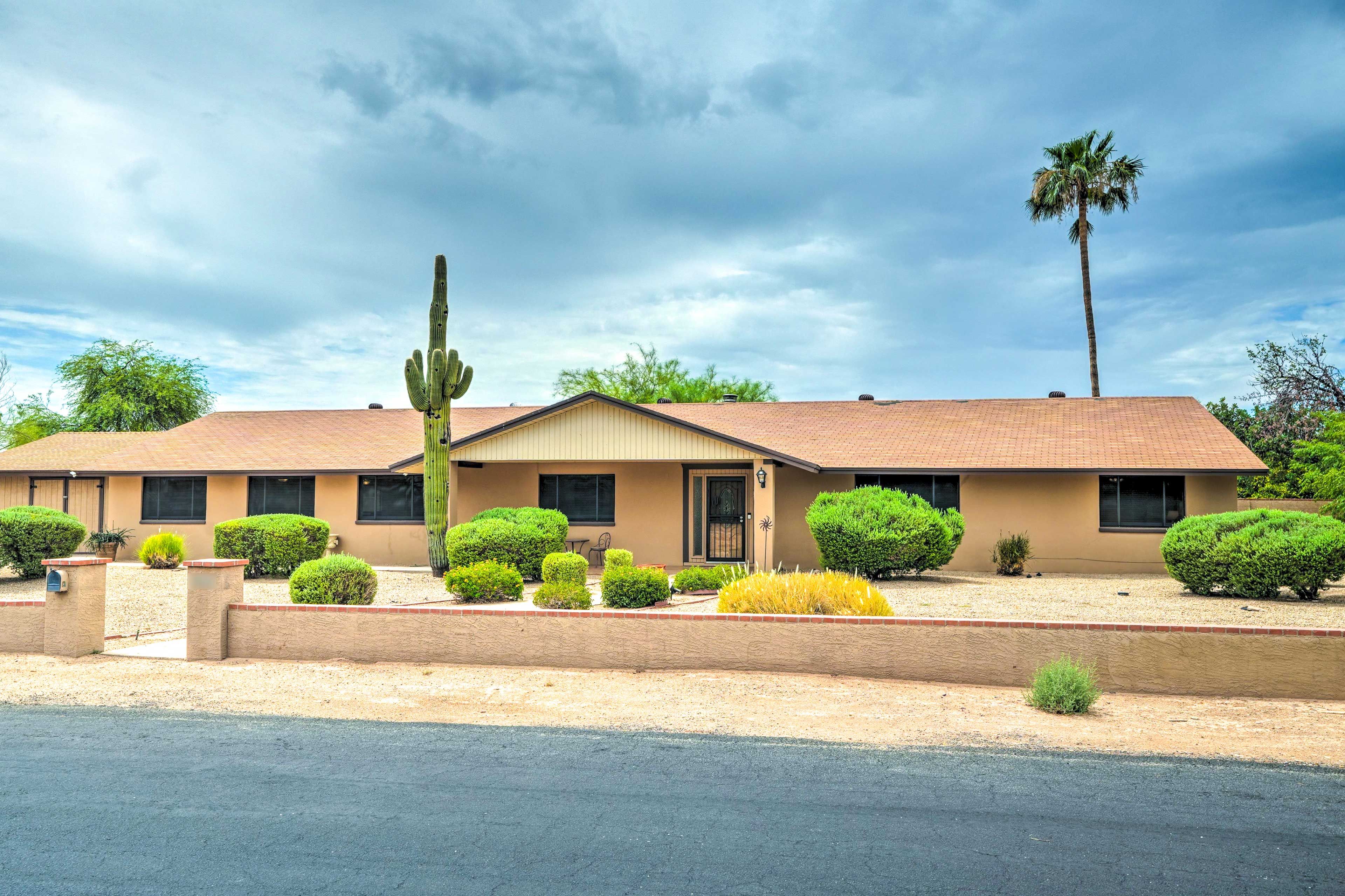 Property Exterior | Driveway Parking (6 Vehicles) | RV/Trailer Parking