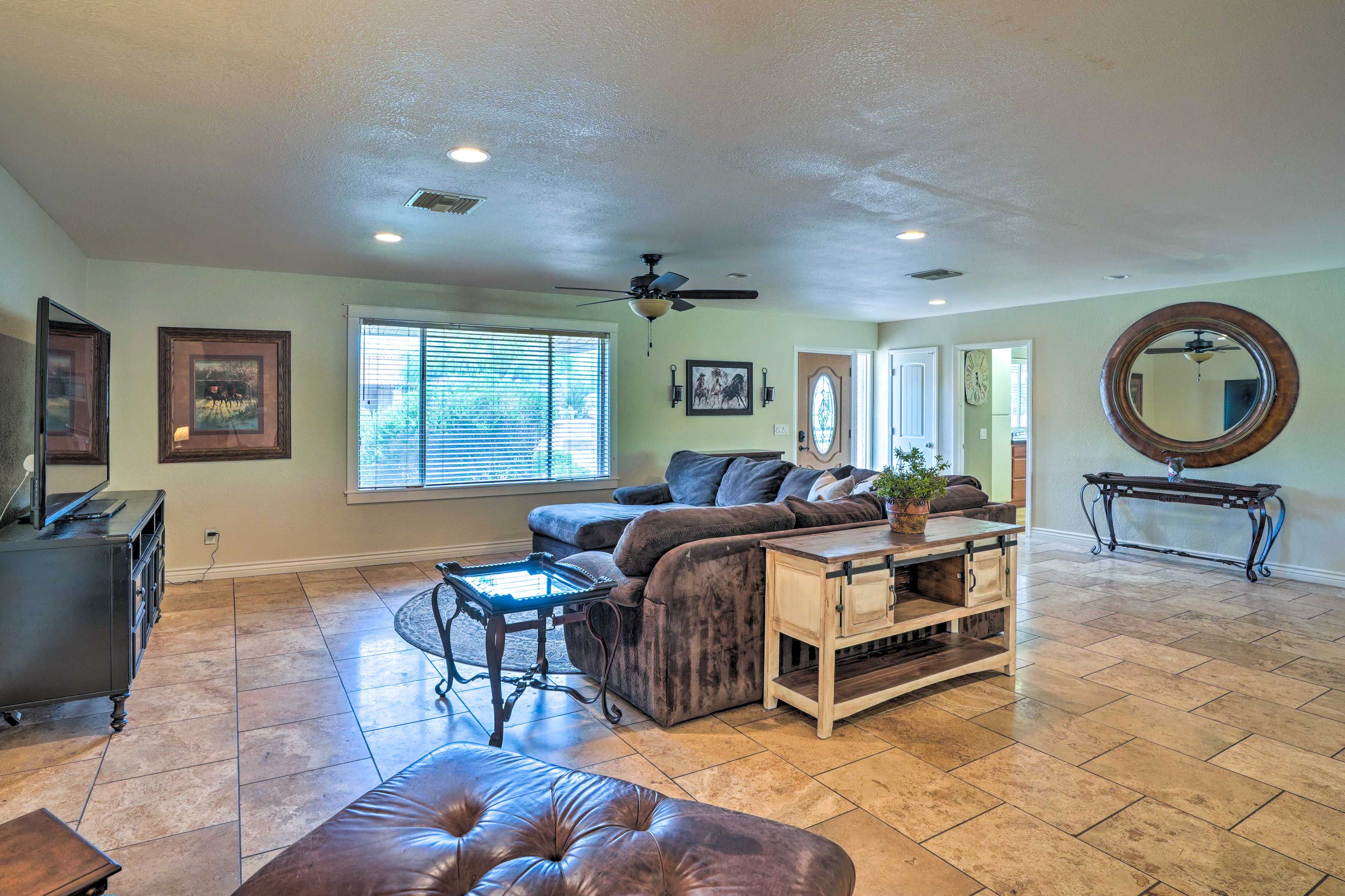 Living Room | Smart TV | Books | Fireplace | Central A/C & Heat | WFH Friendly